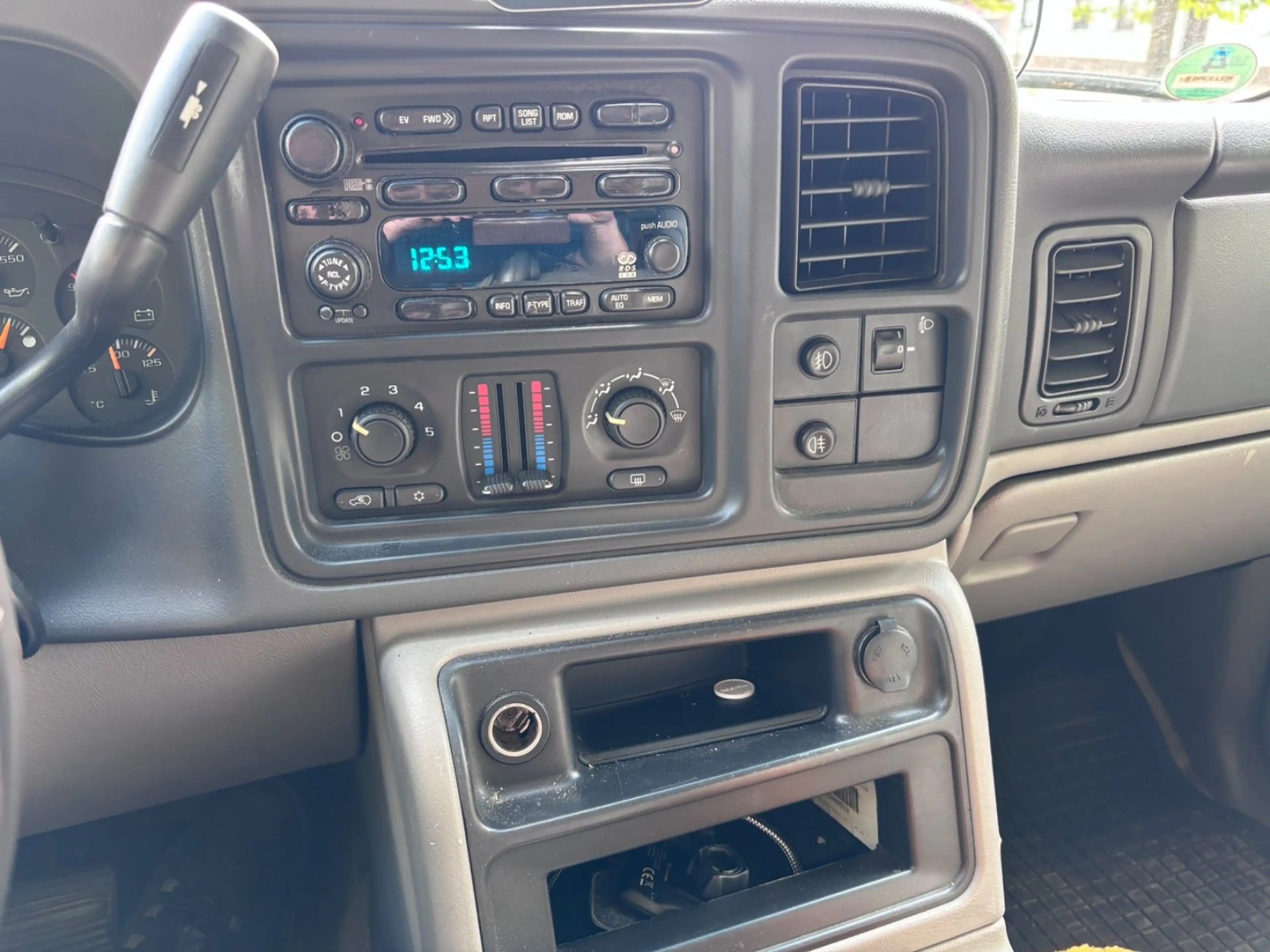 Chevrolet Tahoe 5.3 LS — photo 8