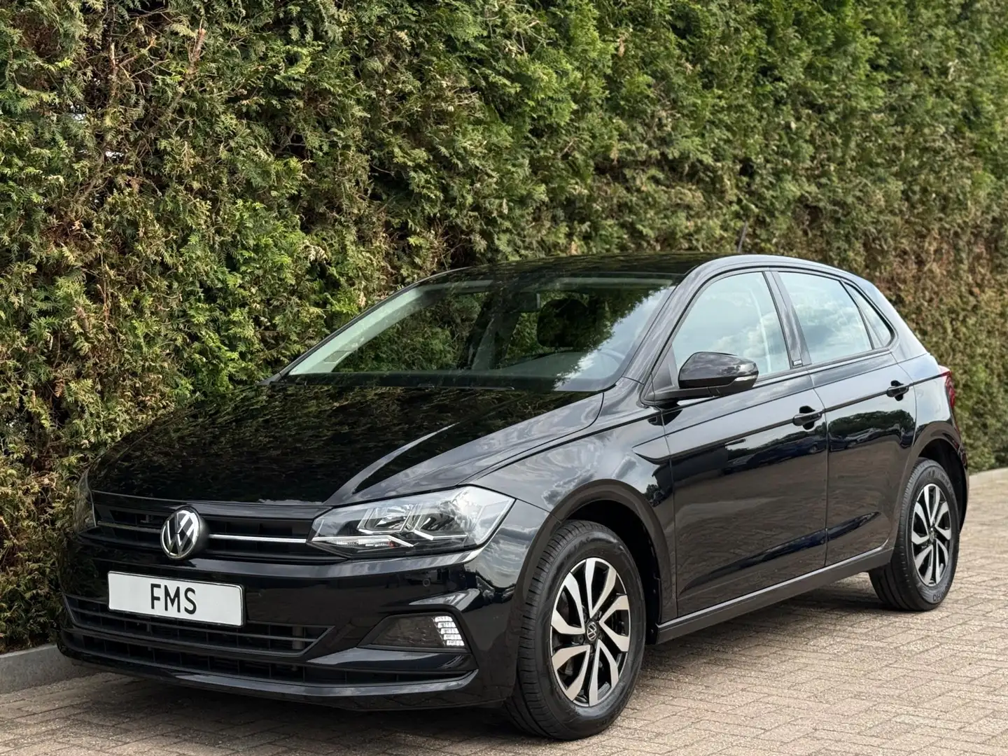 Volkswagen Polo 1.0 TSI Active CarPlay Automaat Black - 1
