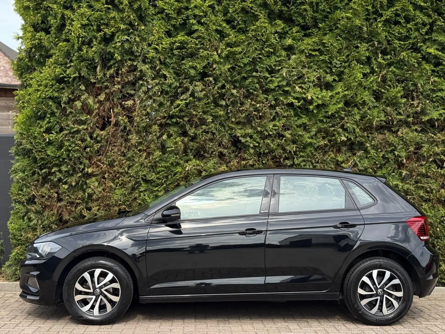 Volkswagen Polo 1.0 TSI Active CarPlay Automaat Black - 2