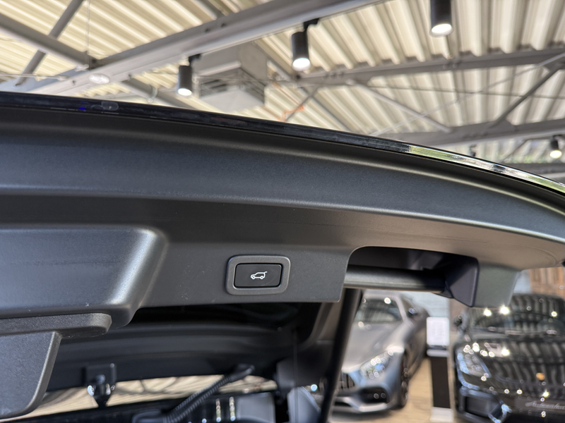 Jaguar F-Pace SVR AWD*PANO*AHK*HEADUP*360°KAM*22.Z*ACC — photo 14