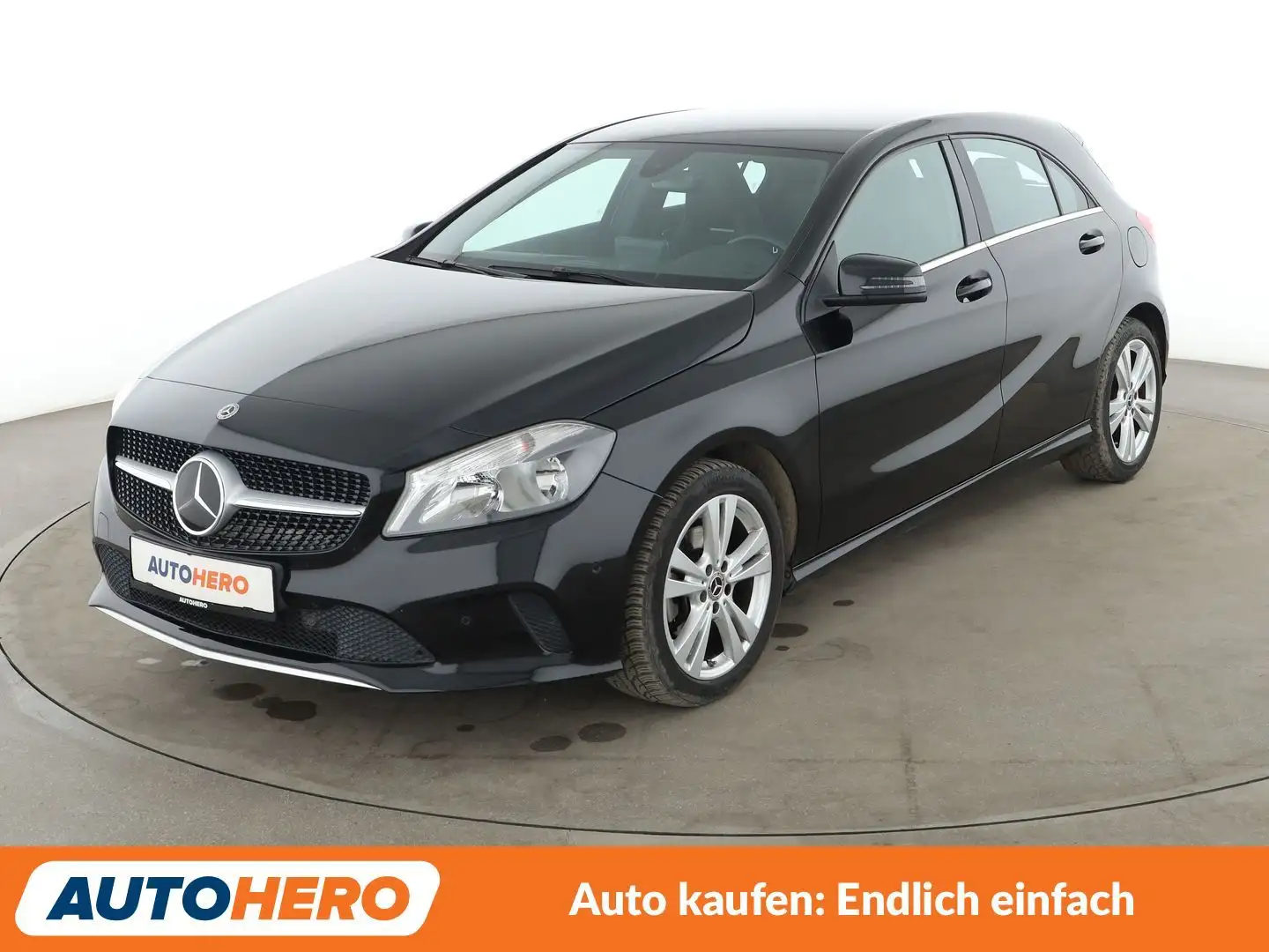 Mercedes-Benz A 180 A 180 BlueEfficiency Urban Aut.*NAVI*PDC*SHZ*TEMPO Noir - 1