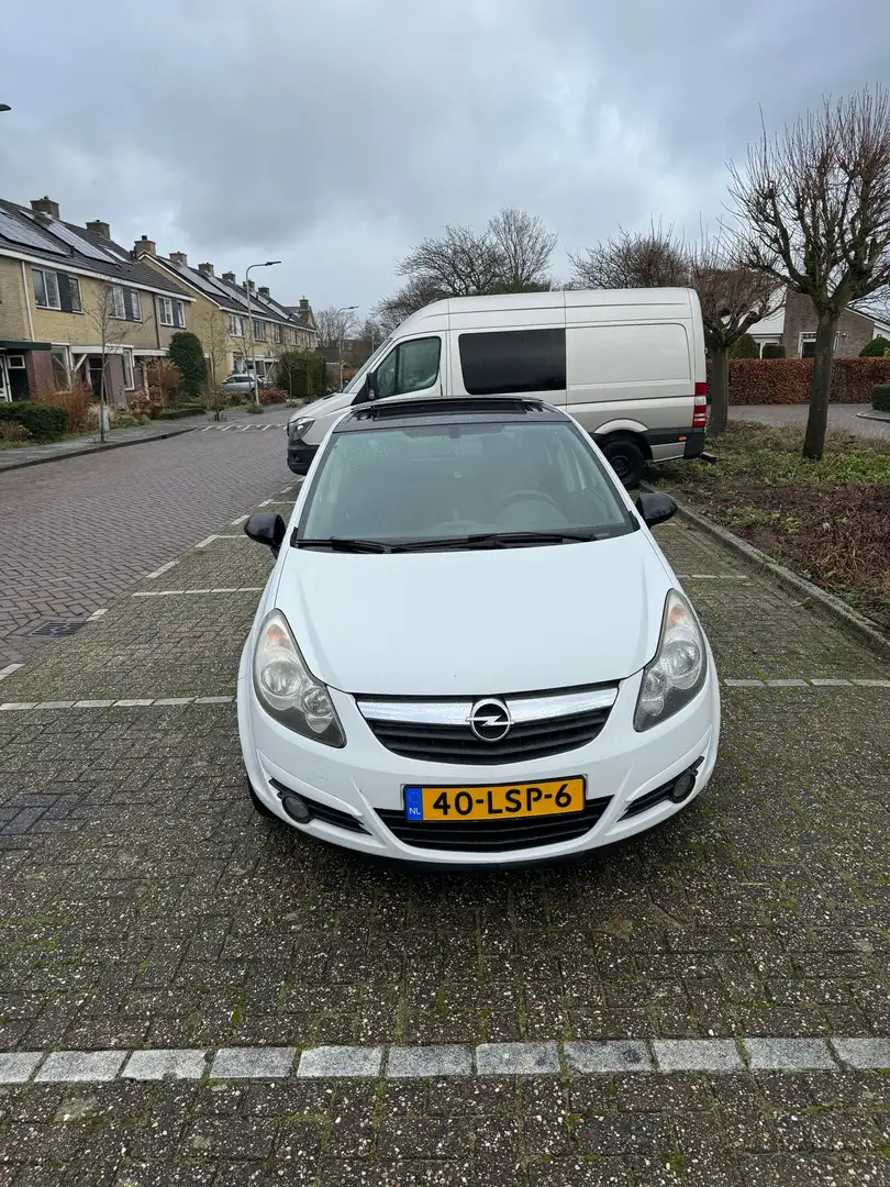 Opel Corsa 1.2-16V 111 Edition Wit - 1