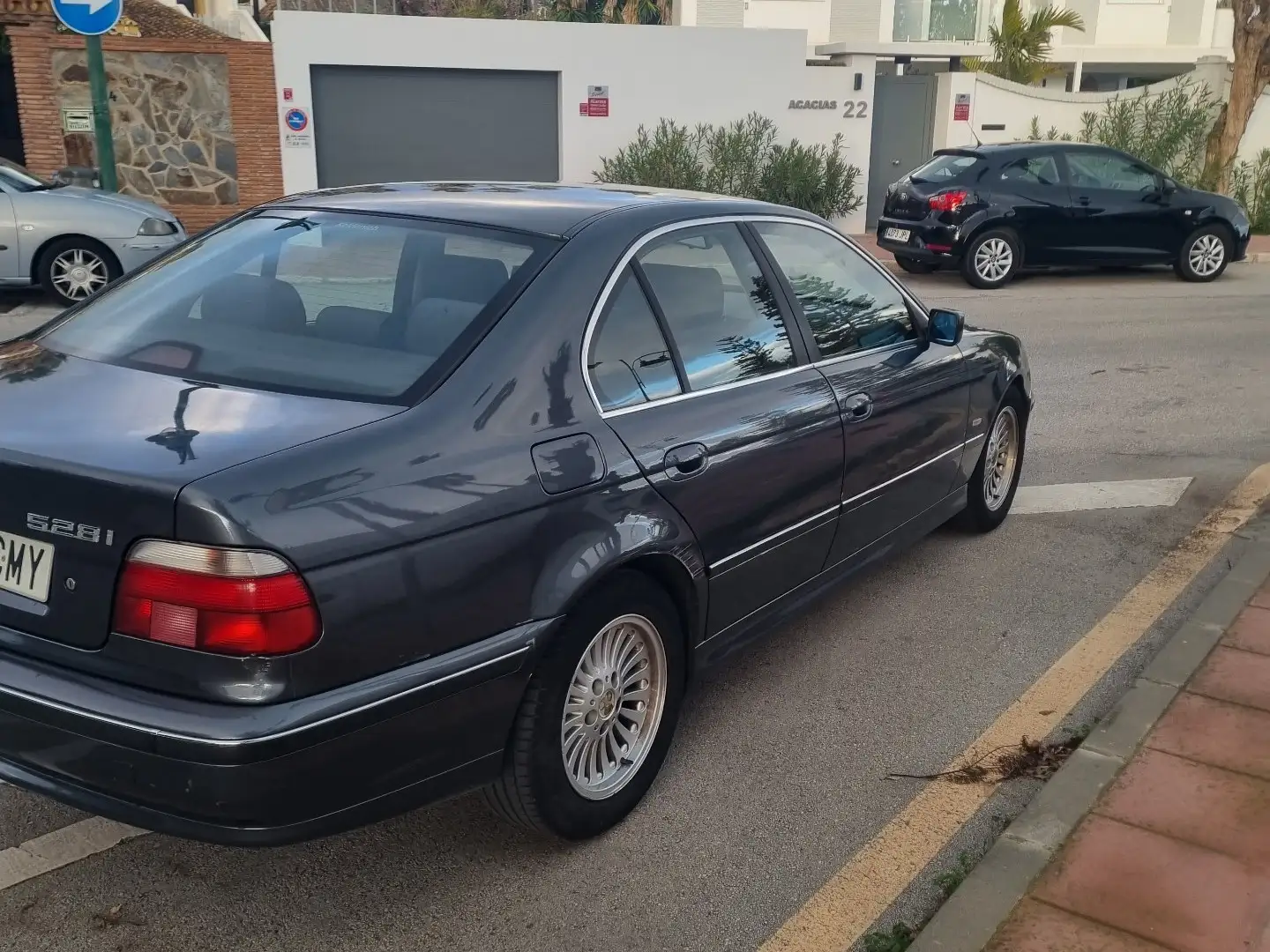 BMW 528 528i E39 Grau - 2