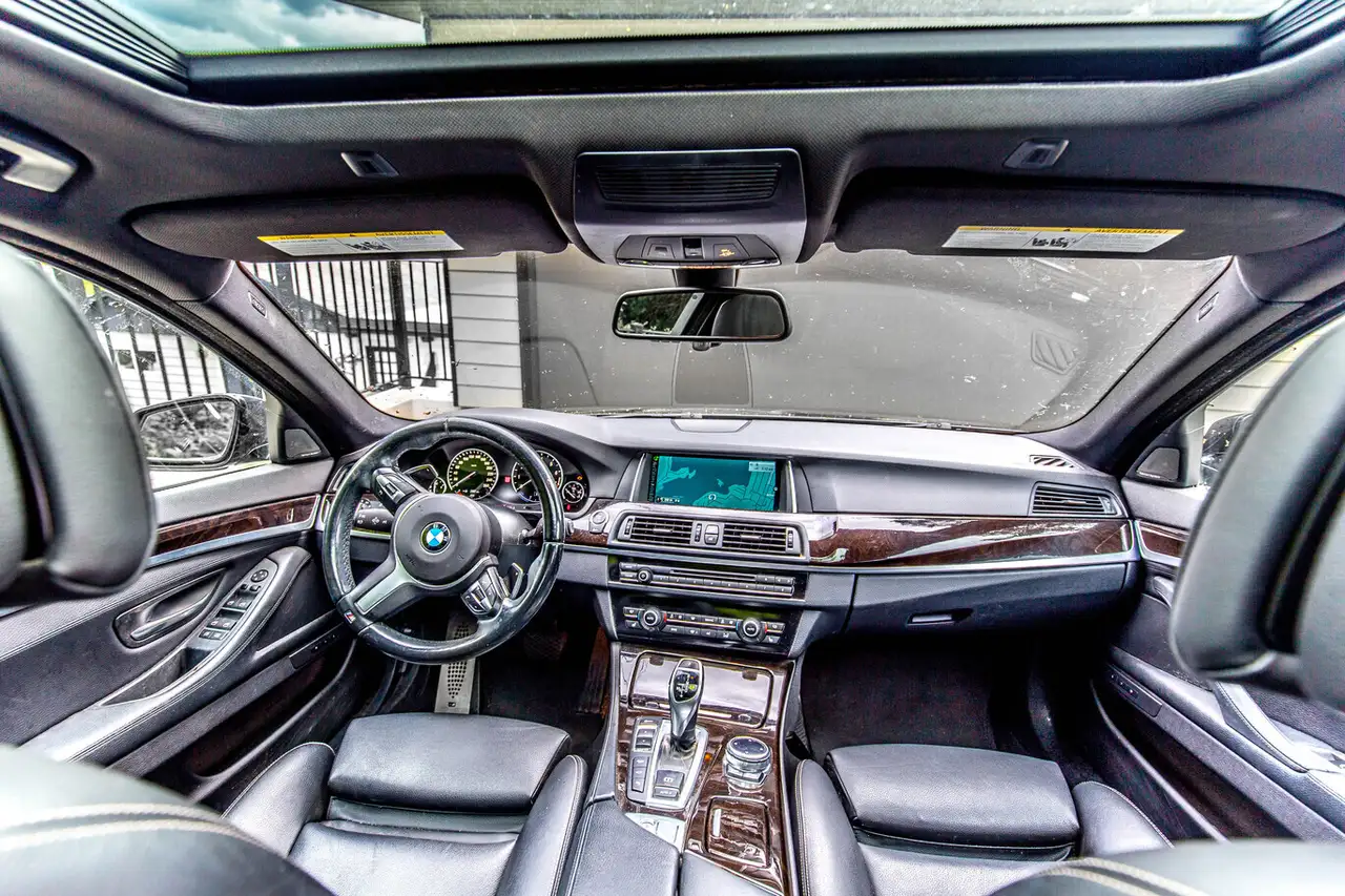 BMW 5 Series снимка BMW 5 Series