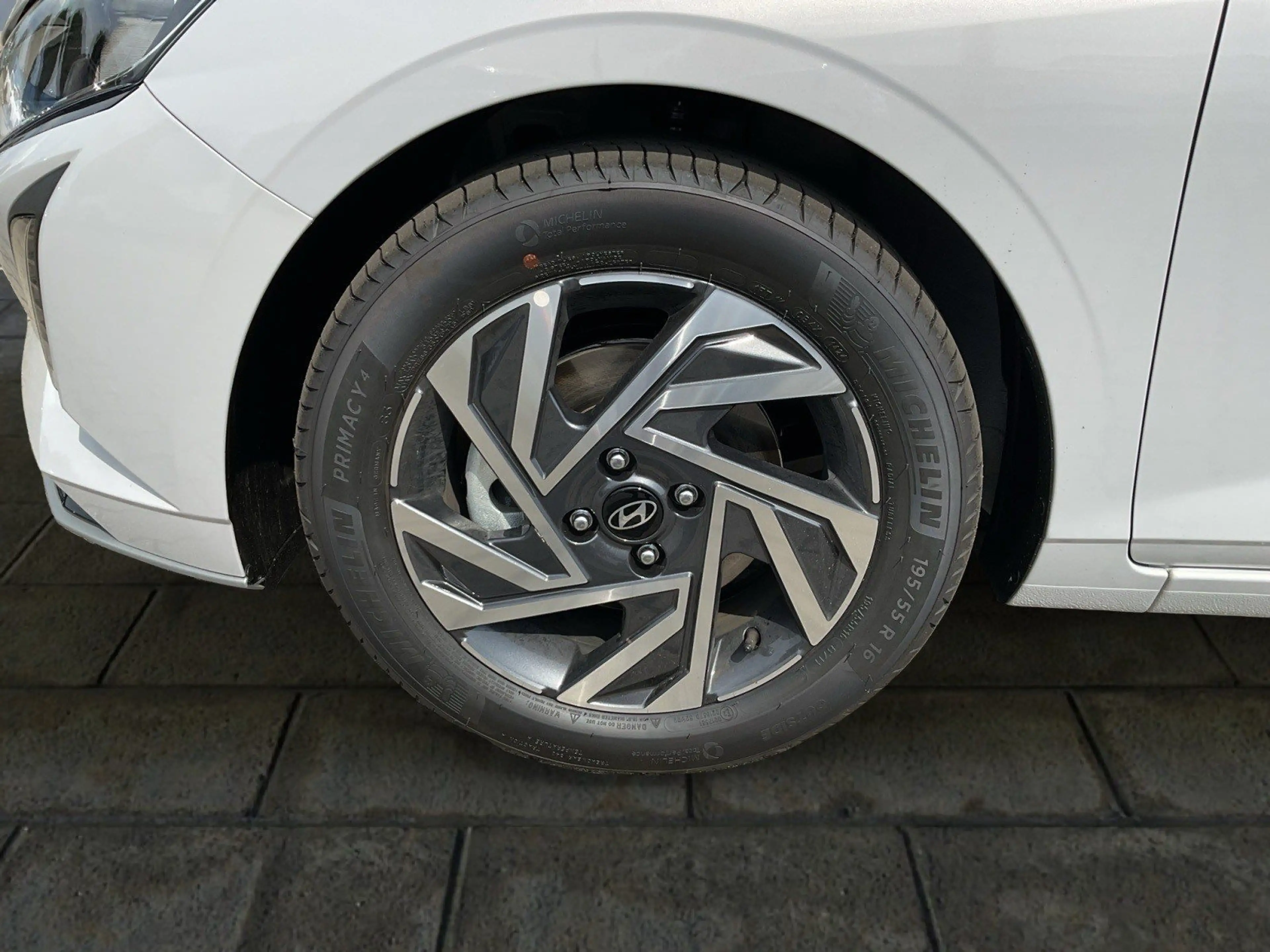 Hyundai i20 Trend (90 PS) 7-DCT Bose LED Navi Klima SHZ EPH RF — photo 14