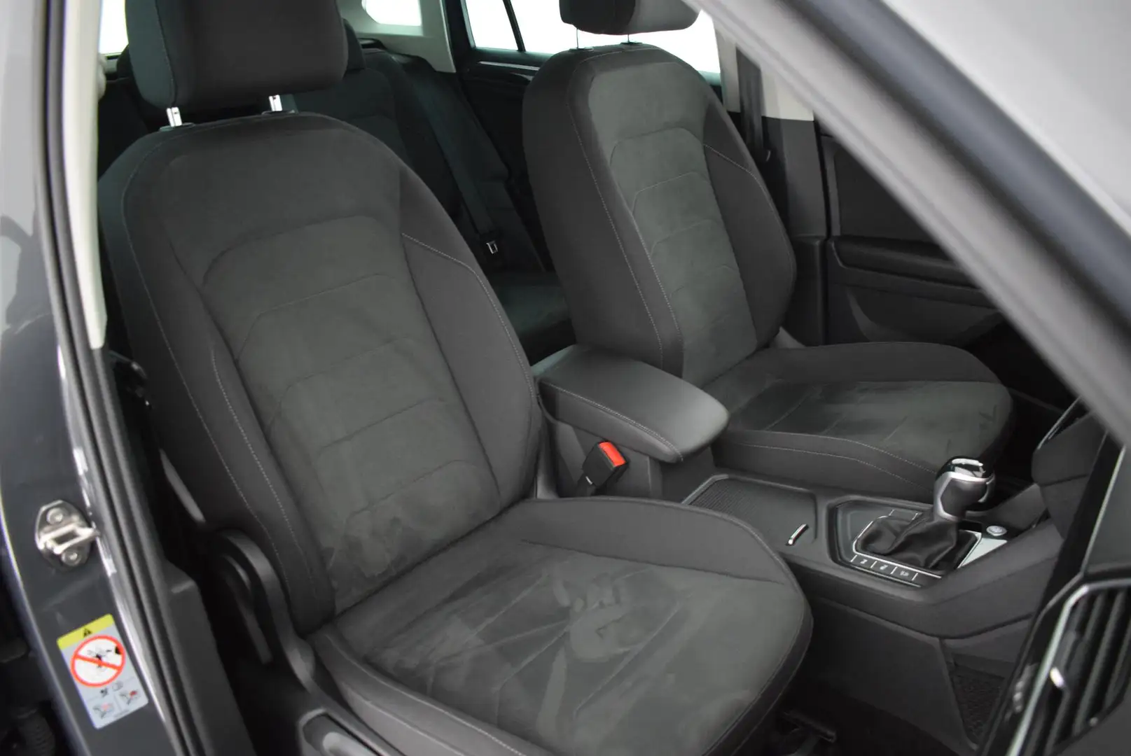 Volkswagen Tiguan 1.5 TSI 150pk DSG Elegance Keyless Camera Stoelver Grijs - 2