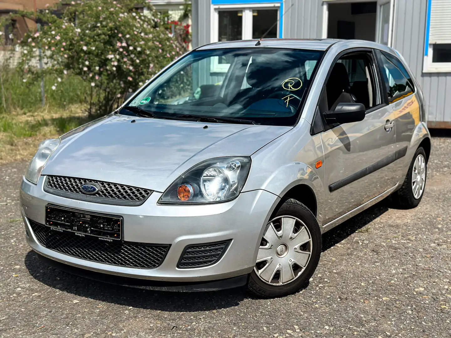 Ford Fiesta 1.3 Fun X * TÜV Neu 06/2027 * Super Alltagswagen * Plateado - 2
