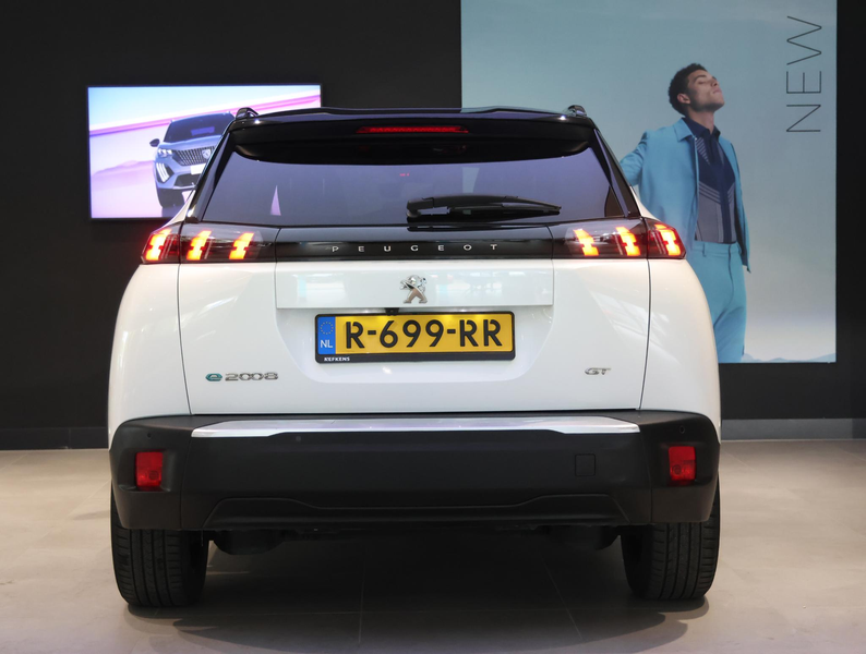 Peugeot e-2008 SUV EV GT Pack 50 kWh | Navigatie | Adaptieve Crui — photo 11