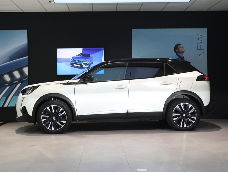 Peugeot e-2008 SUV EV GT Pack 50 kWh | Navigatie | Adaptieve Crui — photo 2