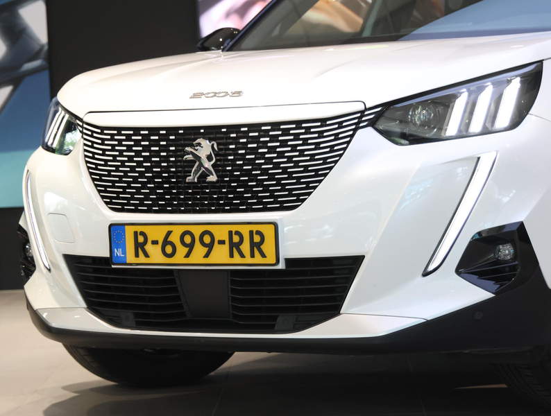 Peugeot e-2008 SUV EV GT Pack 50 kWh | Navigatie | Adaptieve Crui — photo 9