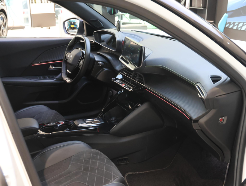 Peugeot e-2008 SUV EV GT Pack 50 kWh | Navigatie | Adaptieve Crui — photo 6