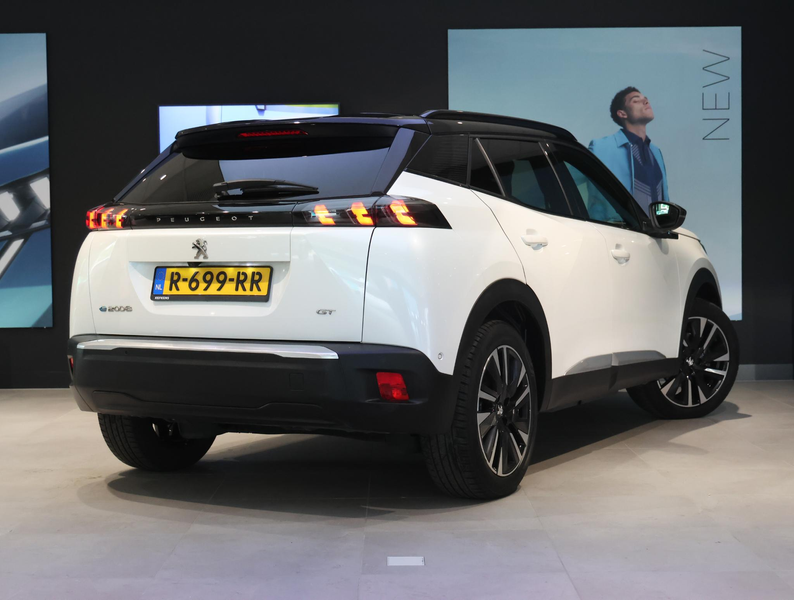 Peugeot e-2008 SUV EV GT Pack 50 kWh | Navigatie | Adaptieve Crui — photo 3