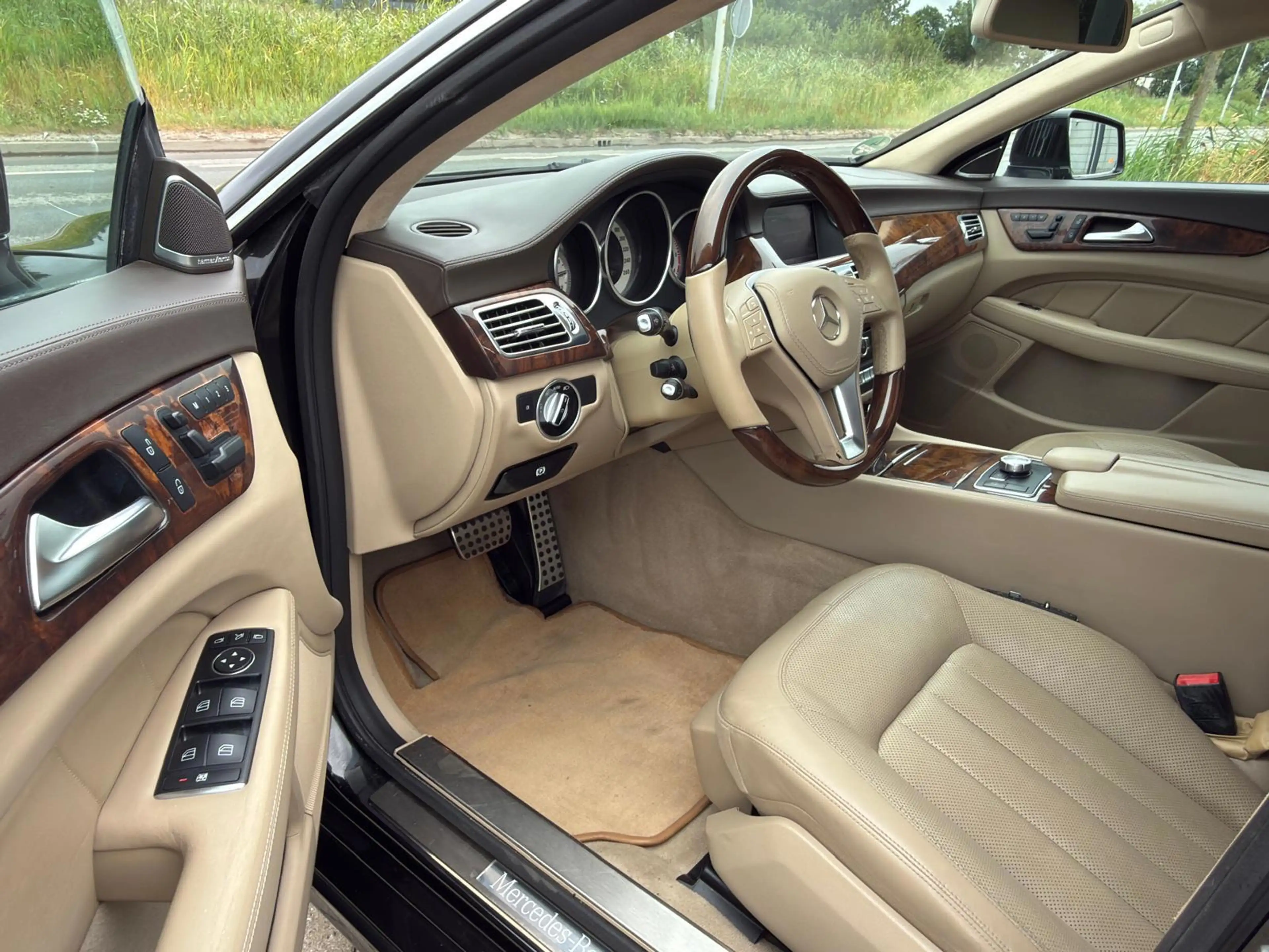 Mercedes-Benz CLS 350 Shooting Brake CDI 4-Matic AMG LINE — photo 9