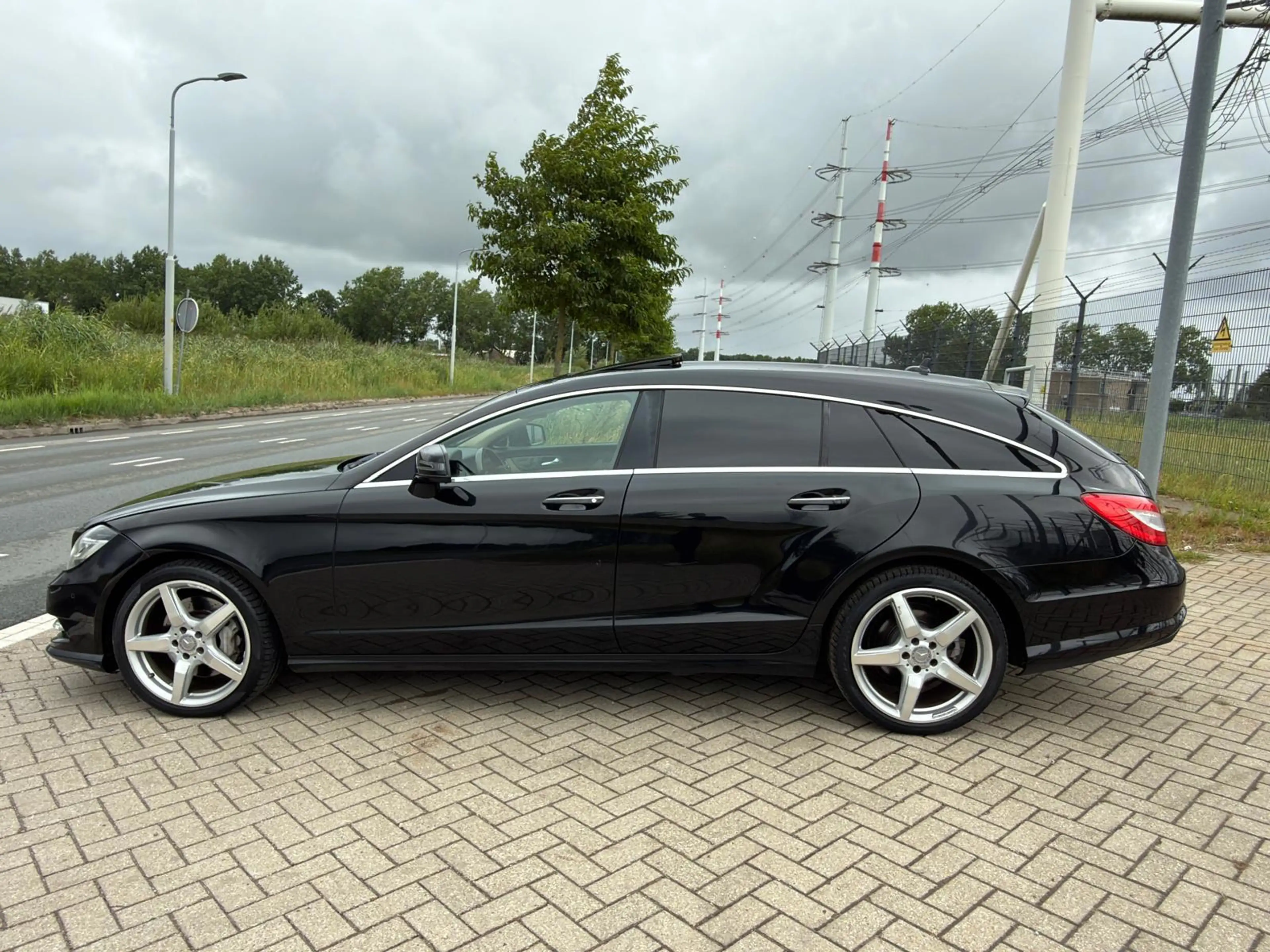 Mercedes-Benz CLS 350 Shooting Brake CDI 4-Matic AMG LINE — photo 8