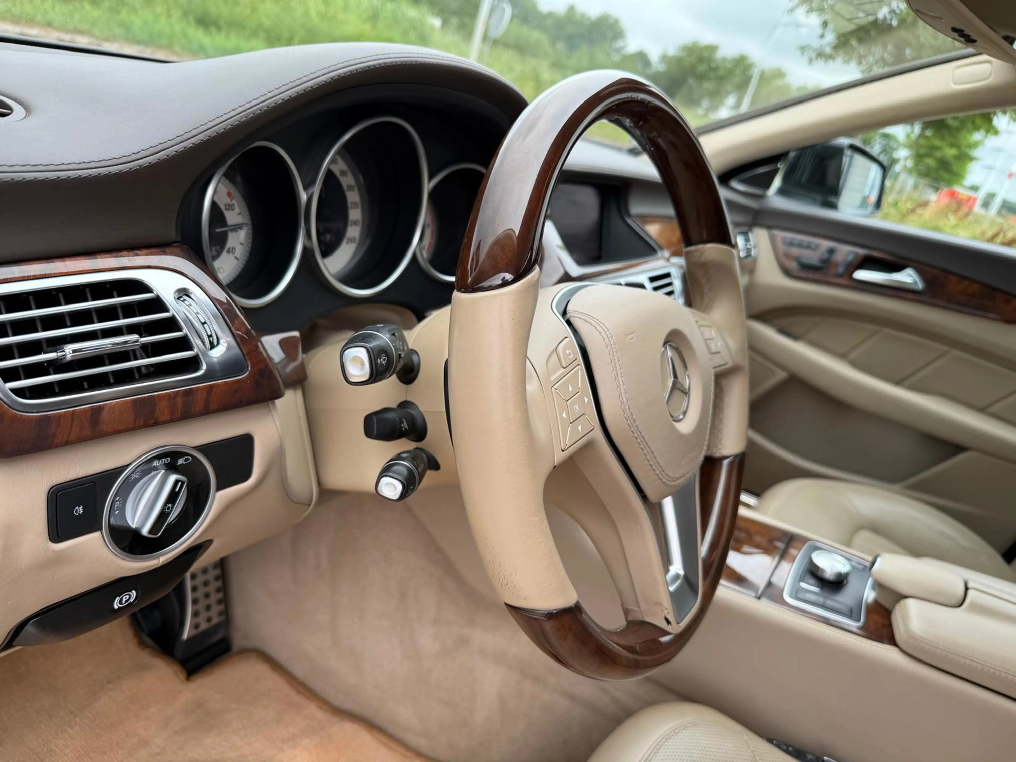 Mercedes-Benz CLS 350 Shooting Brake CDI 4-Matic AMG LINE — photo 13