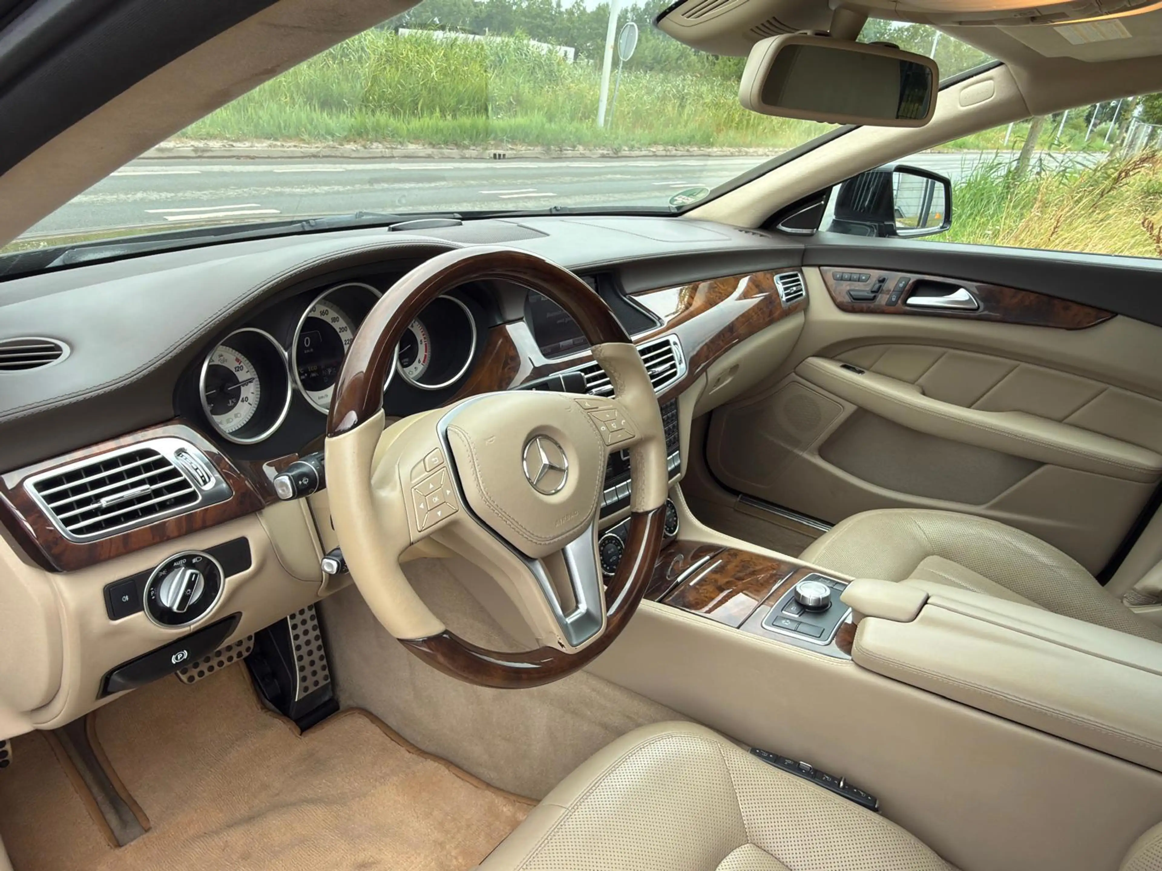 Mercedes-Benz CLS 350 Shooting Brake CDI 4-Matic AMG LINE — photo 11