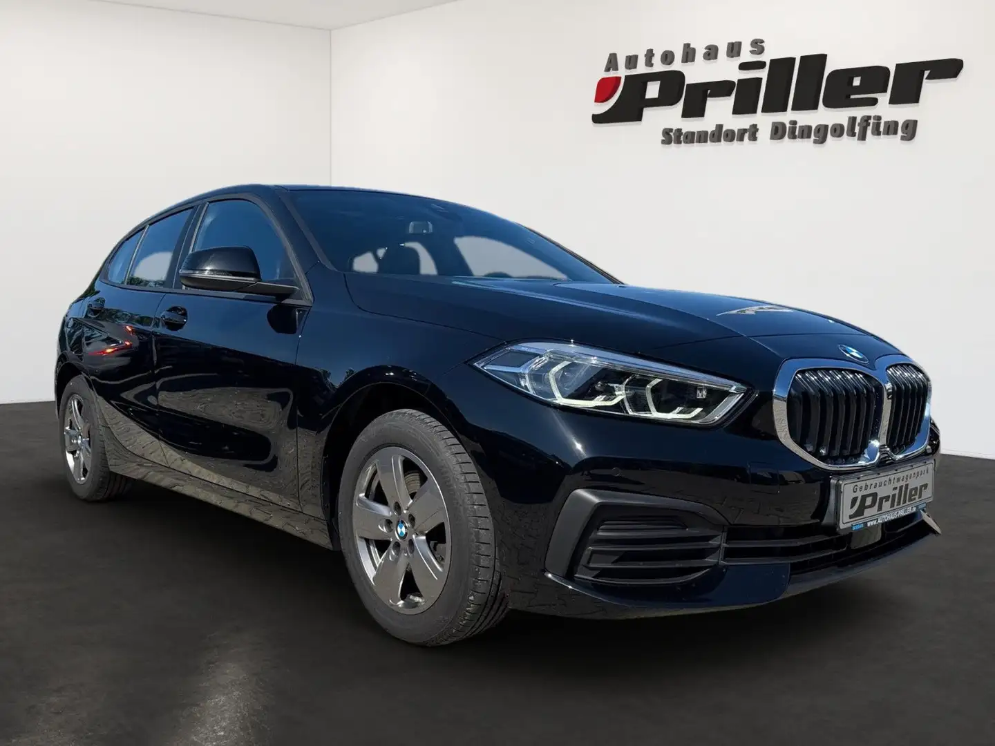 BMW 118 d Advantage/NAVI/LED/DAB/PGSD/LiveCockpit Zwart - 2
