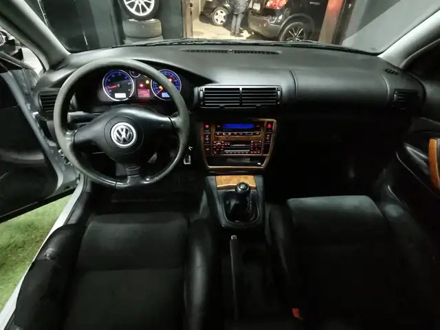Volkswagen Passat view 5