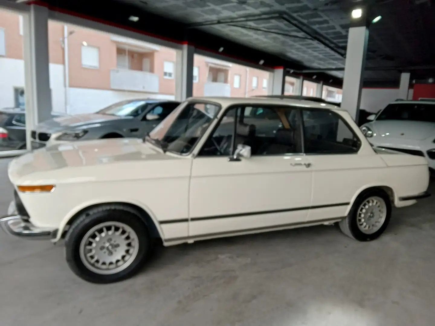 BMW 2002 1502 Beyaz - 2