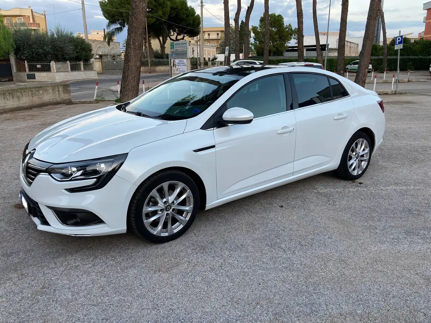 Renault Megane Megane IV Grand Coupe 1.5 dci Energy Zen 110cv Fehér - 1