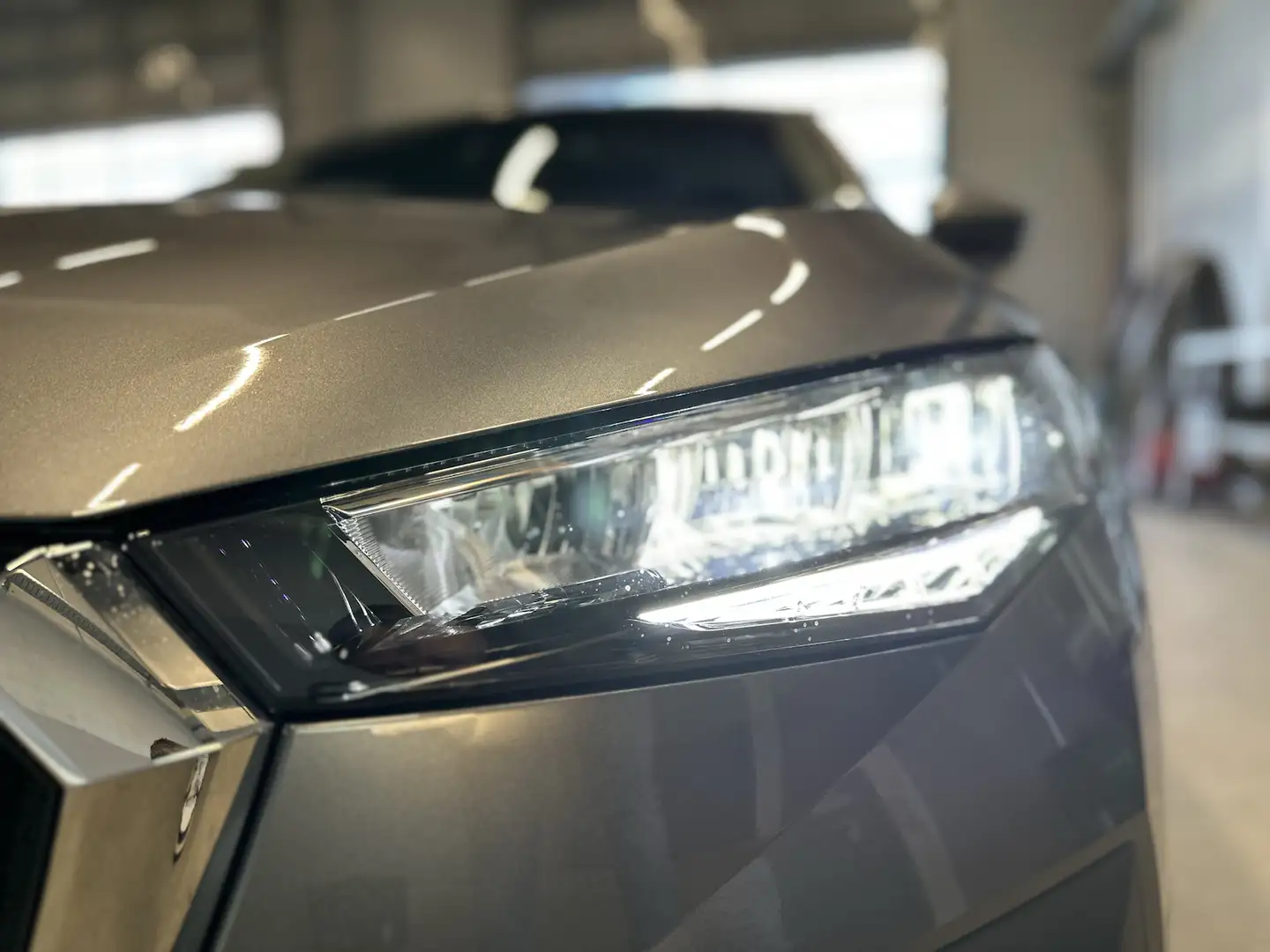 Skoda Scala 1,0TSI 130 Jahre AHK 5 Jahre Garantie Gris - 2