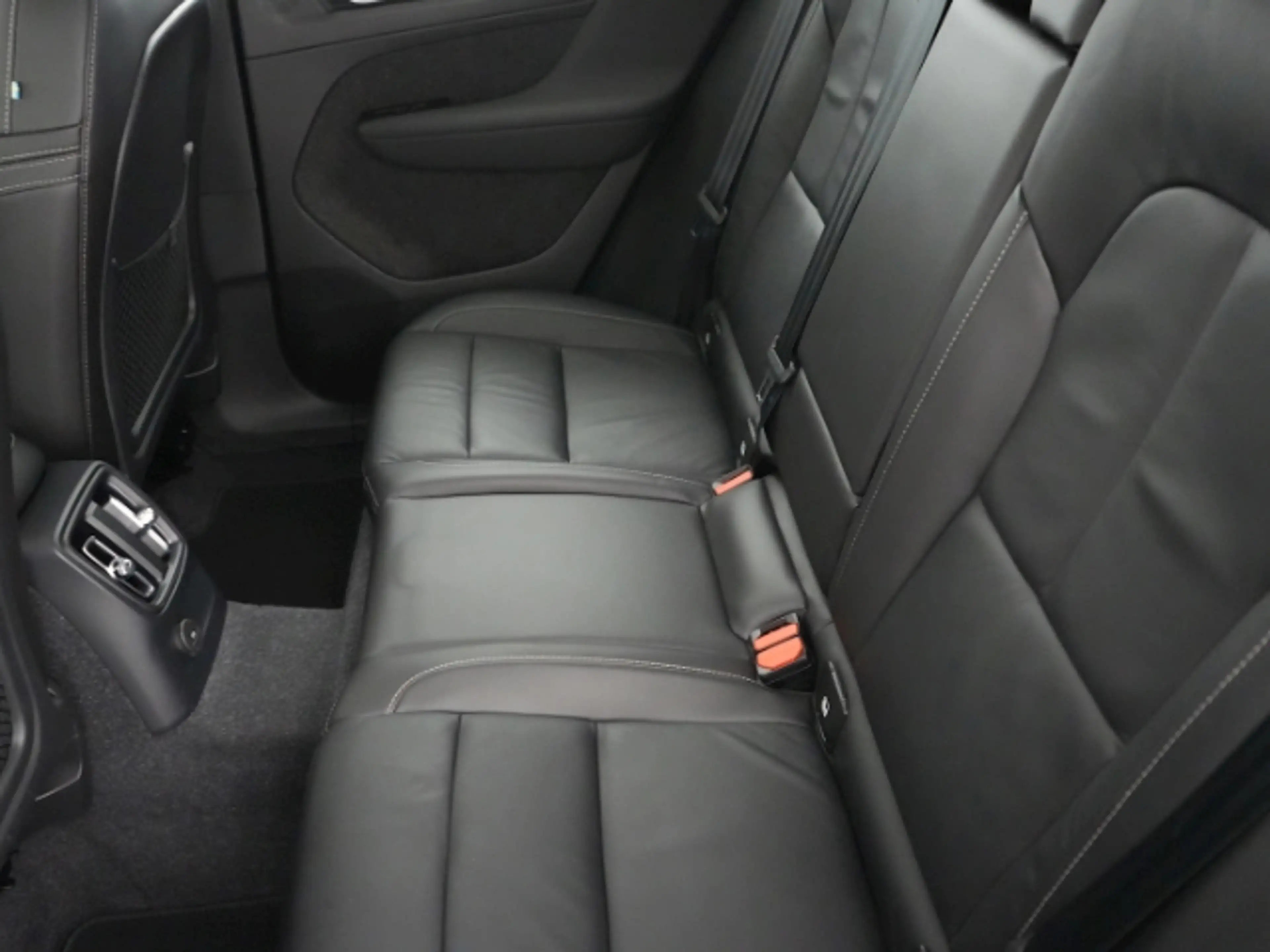 Volvo XC40 T4 INSCRIPTION EXPRESSION PHEV AT+NAVI+RÜCKFAHRKAM — photo 9