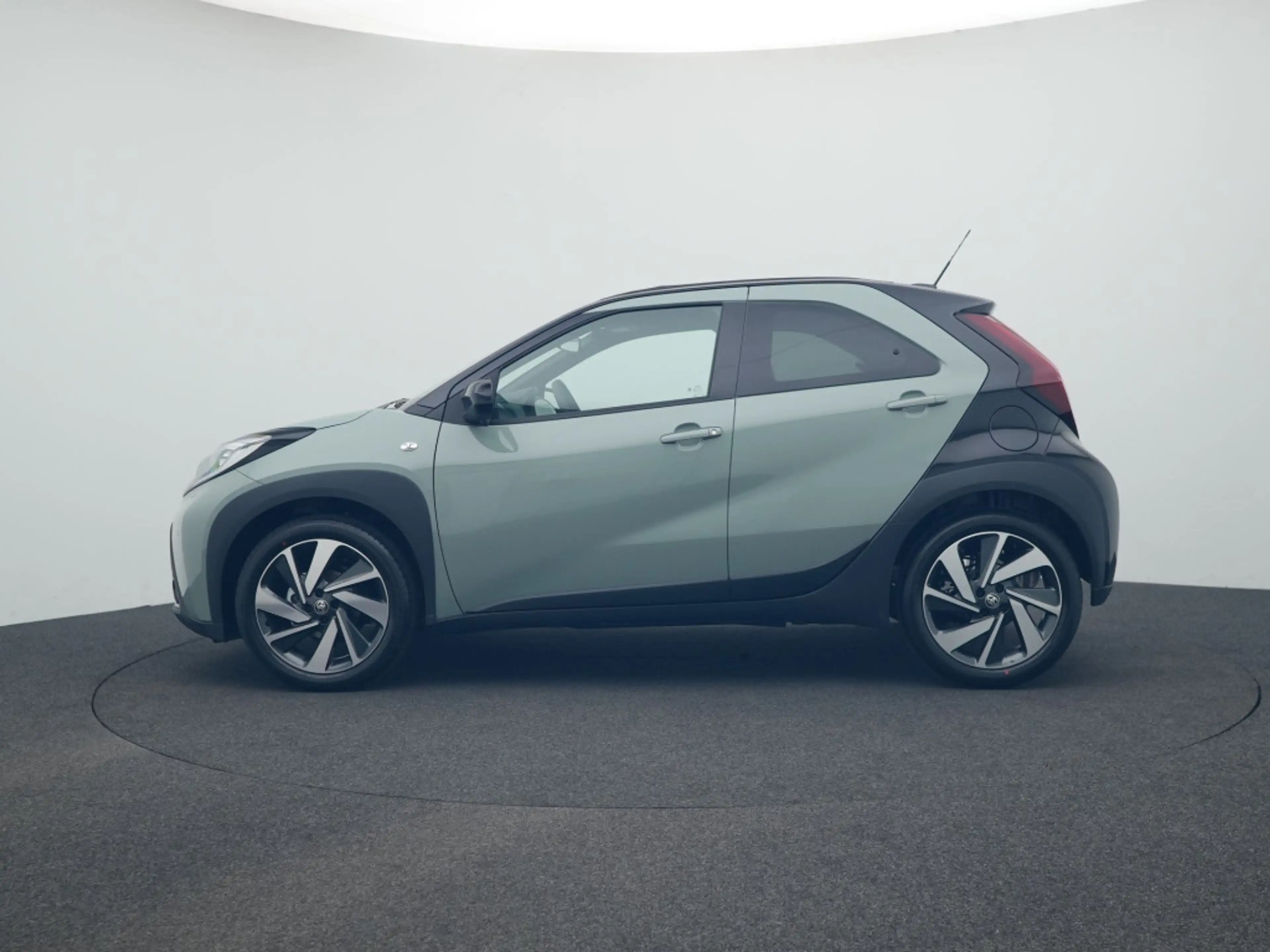 Toyota Aygo X 1.0 VVT-i MT 14-08 TB — photo 2