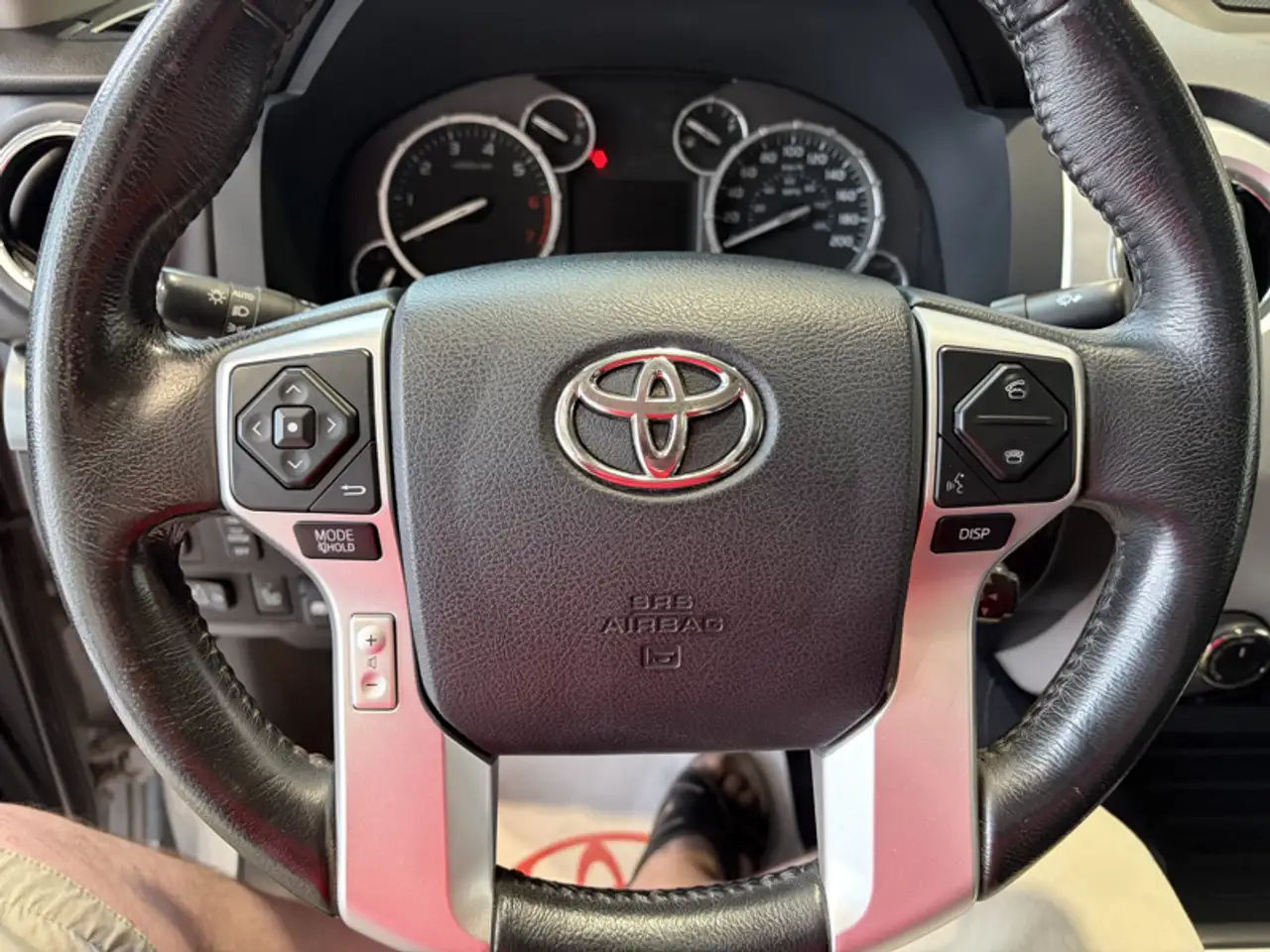 Toyota Tundra снимка Toyota Tundra