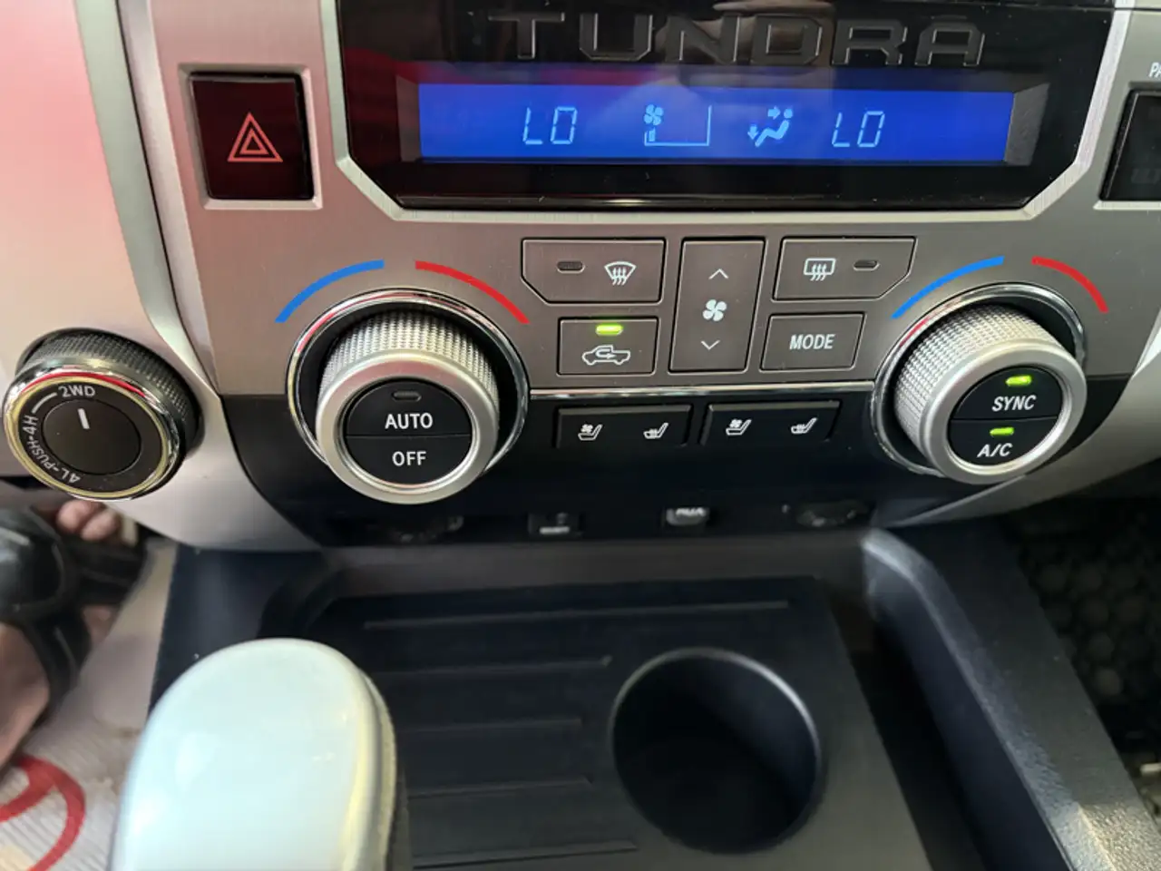 Toyota Tundra снимка Toyota Tundra