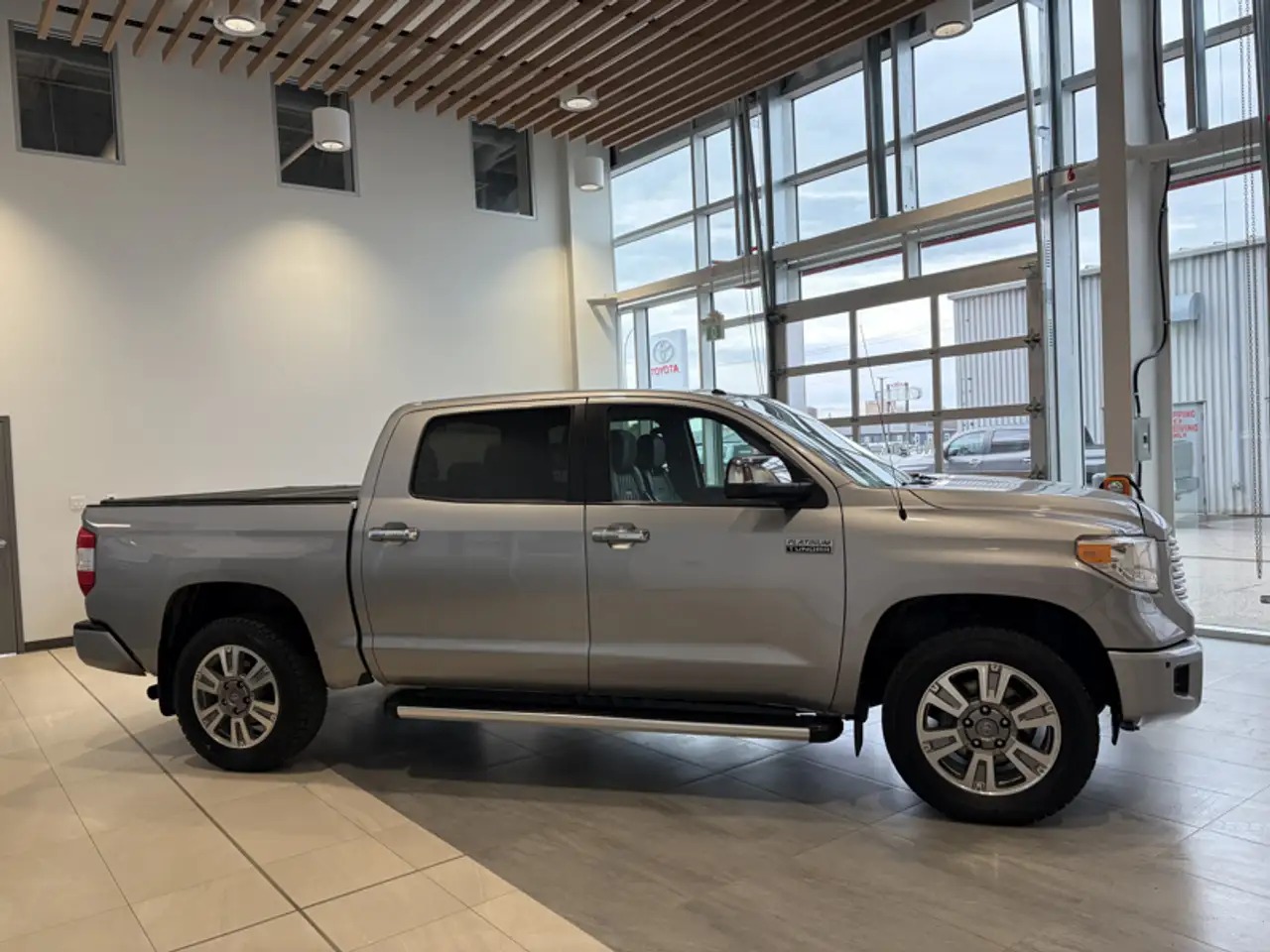 Toyota Tundra снимка Toyota Tundra