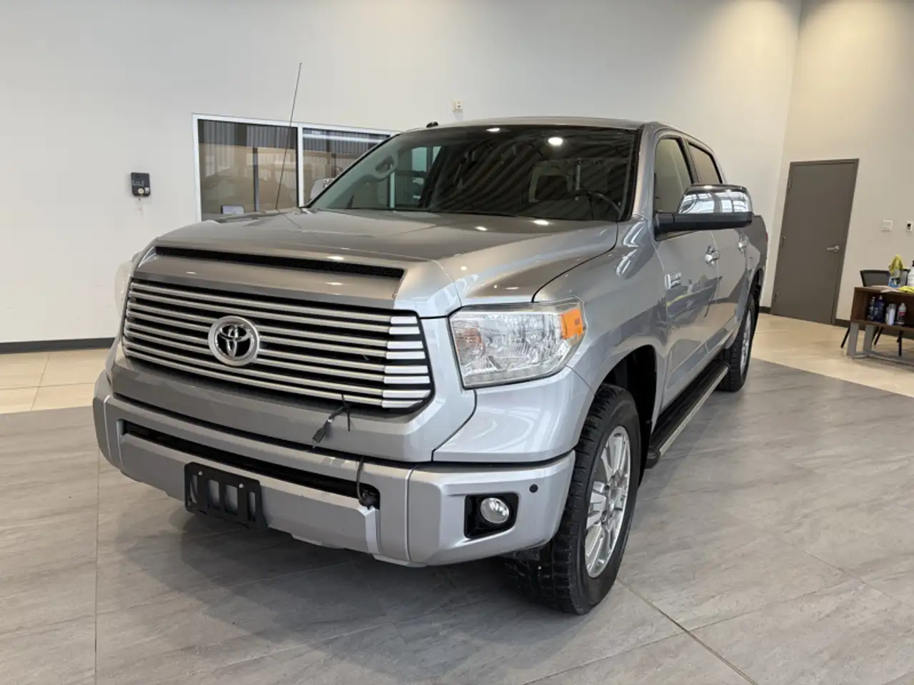 Toyota Tundra снимка Toyota Tundra