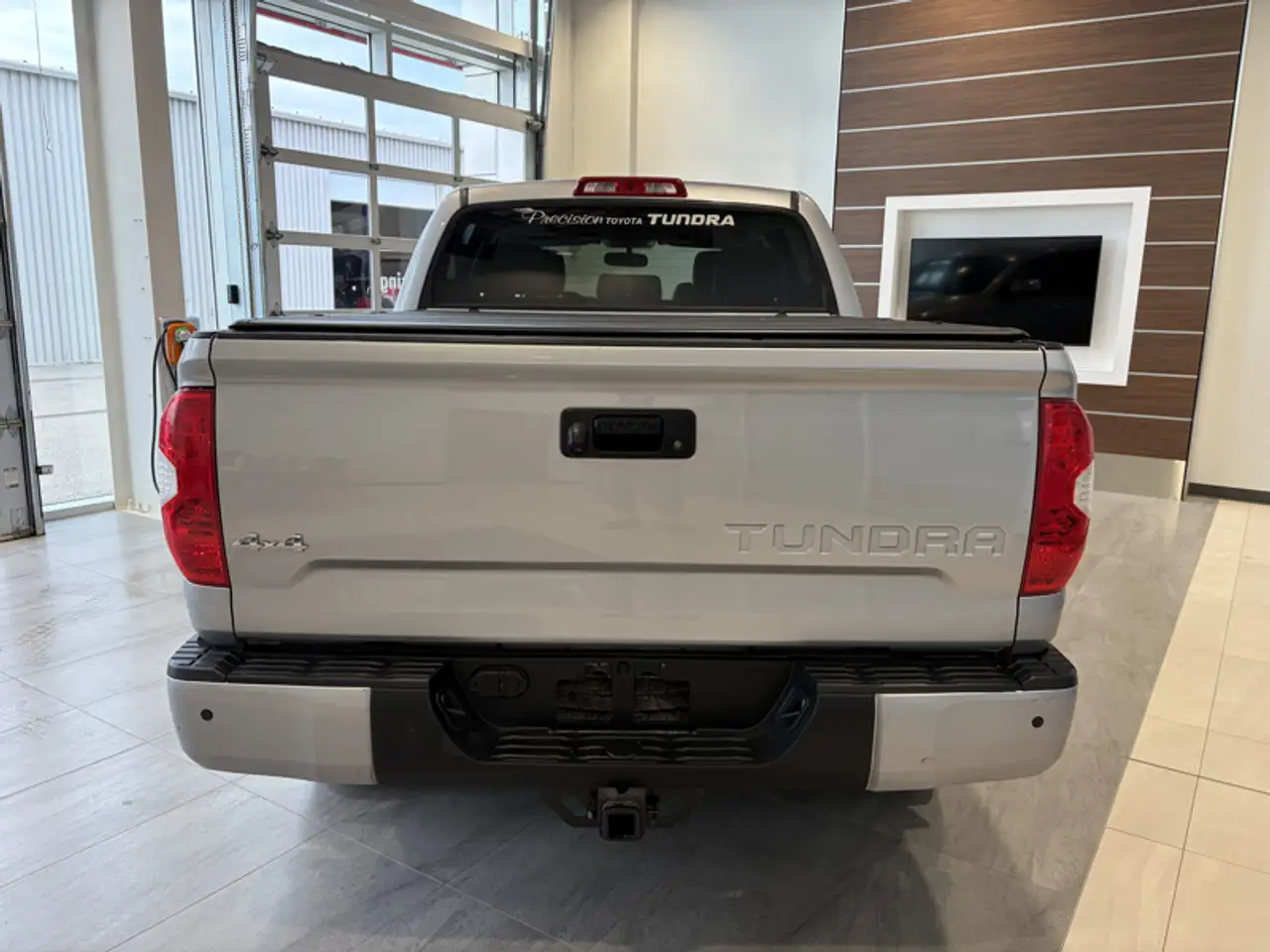 Toyota Tundra снимка Toyota Tundra