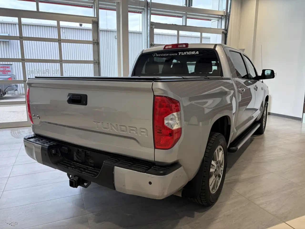Toyota Tundra снимка Toyota Tundra