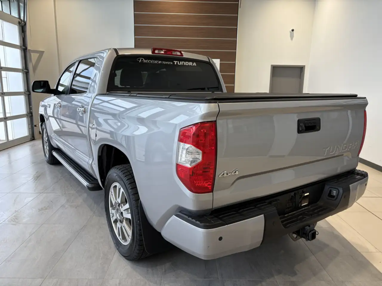 Toyota Tundra снимка Toyota Tundra