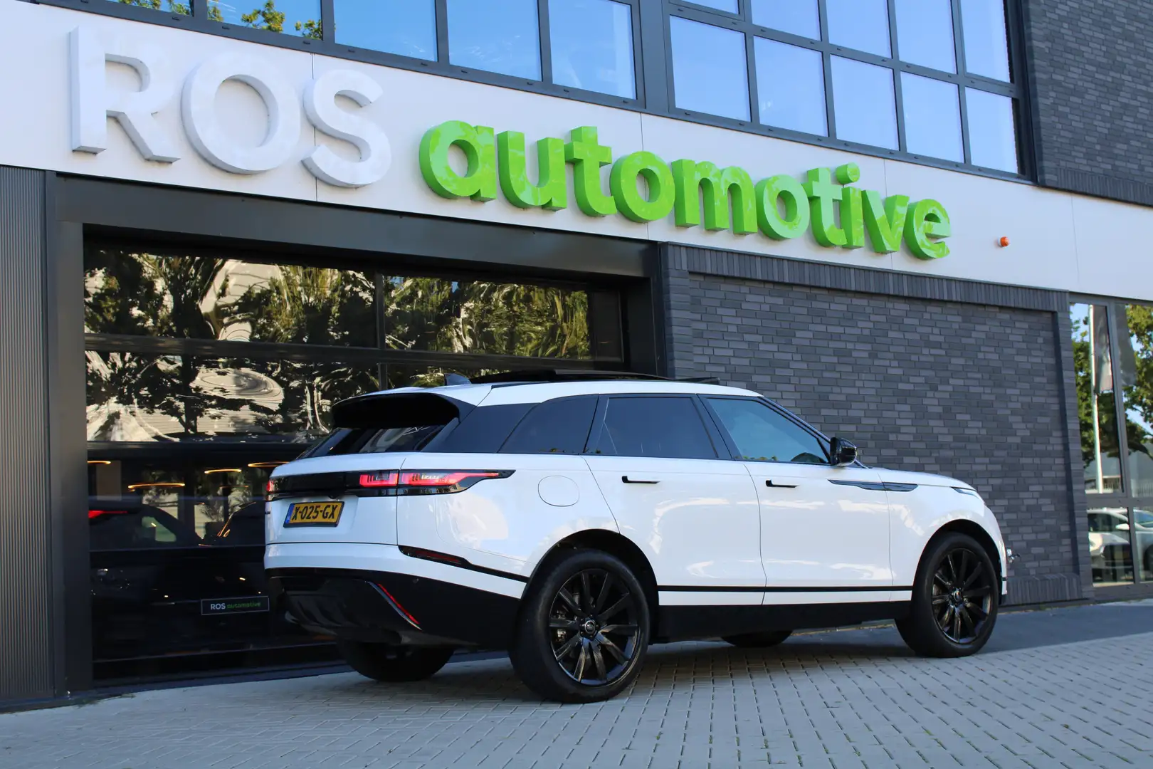 Land Rover Range Rover Velar 2.0 P400e R-Dynamic SE | PANO | CAMERA | MERIDIAN Alb - 2