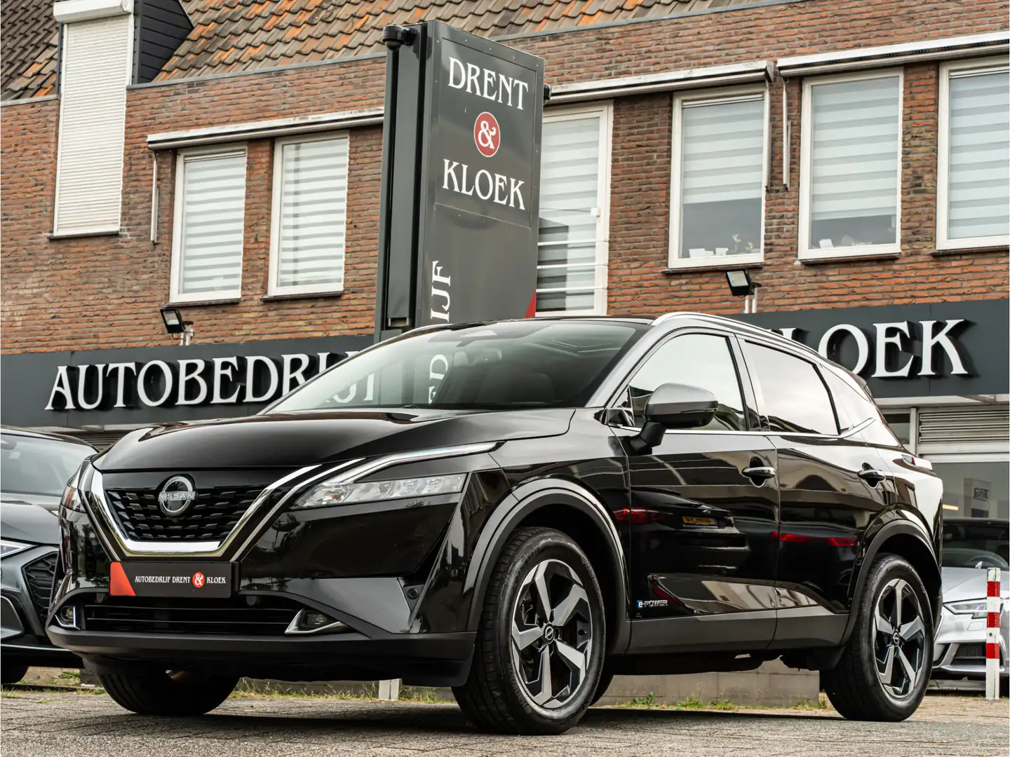 Nissan Qashqai 1.5 e-Power N-Connecta PANO LED DODEHOEK 360 CAMER Zwart - 1