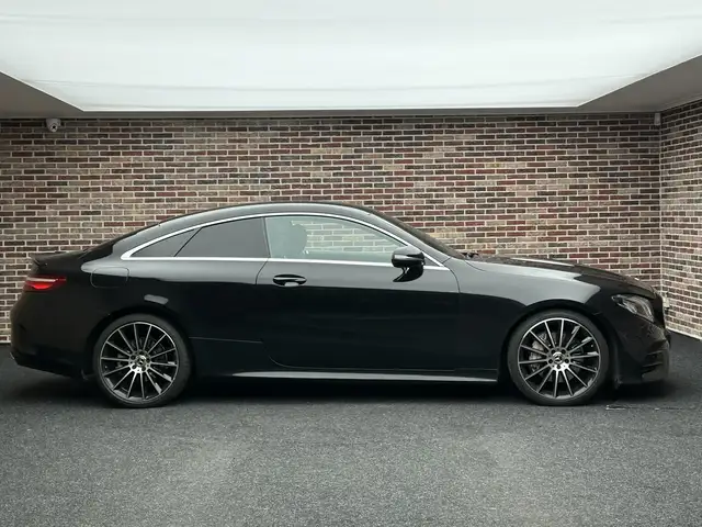 Mercedes-Benz E-Class view 4