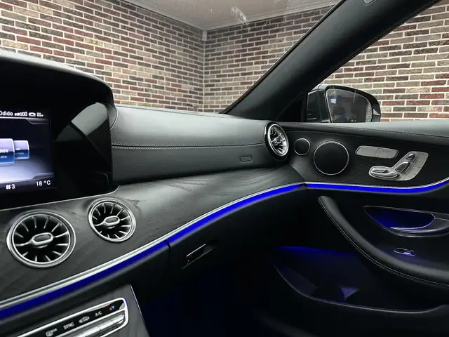 Mercedes-Benz E-Class view 9