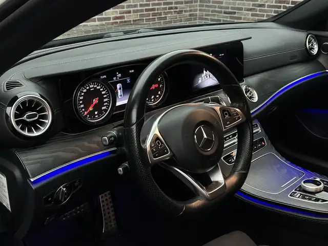 Mercedes-Benz E-Class view 3
