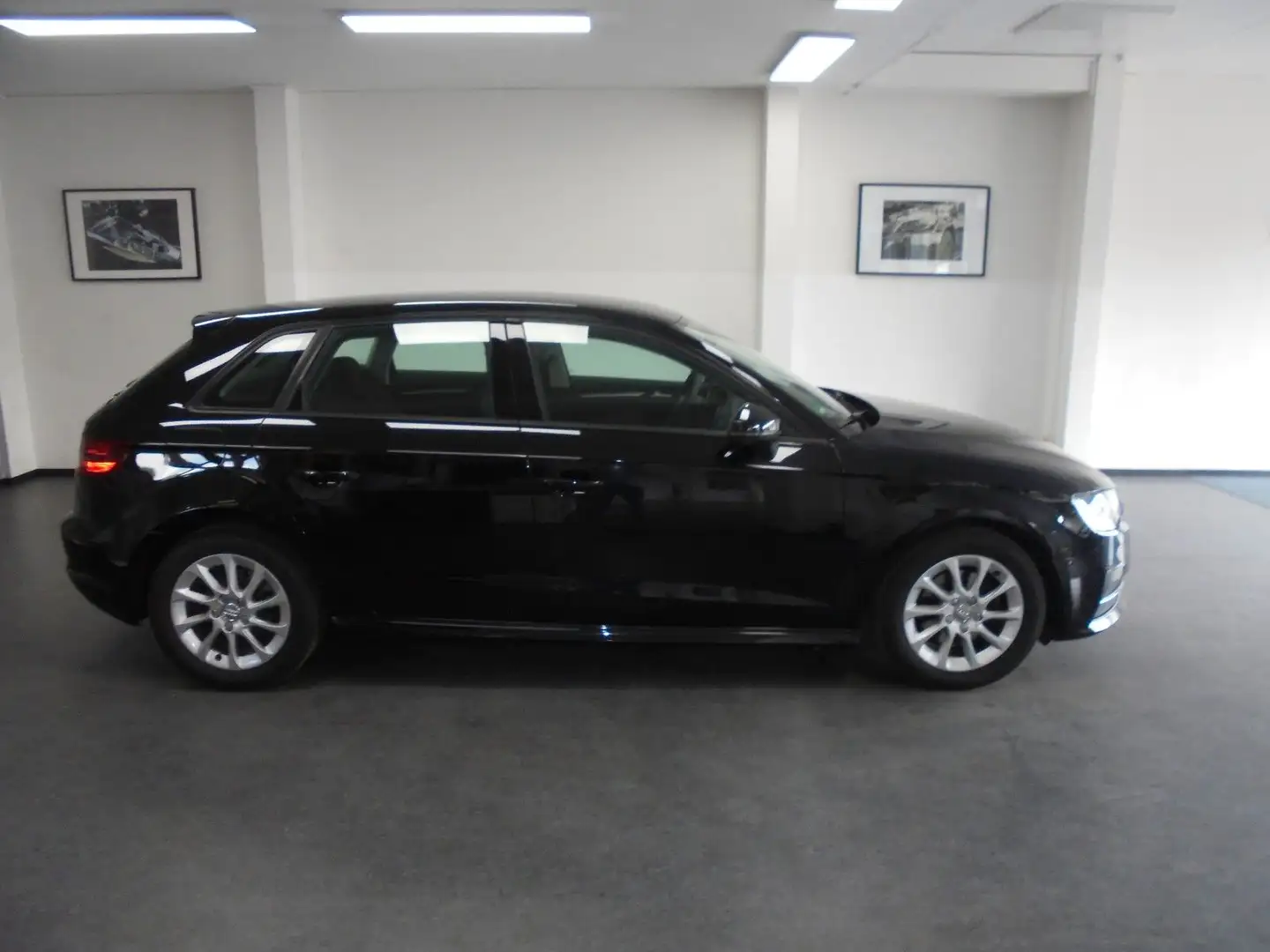 Audi A3 1.6 TDI Sportback WR+SR PDC TÜV 05/2027 Schwarz - 1