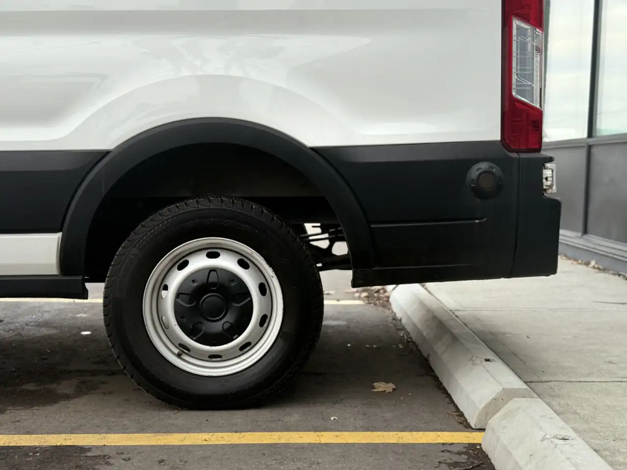 Ford Transit Cargo Van снимка Ford Transit Cargo Van