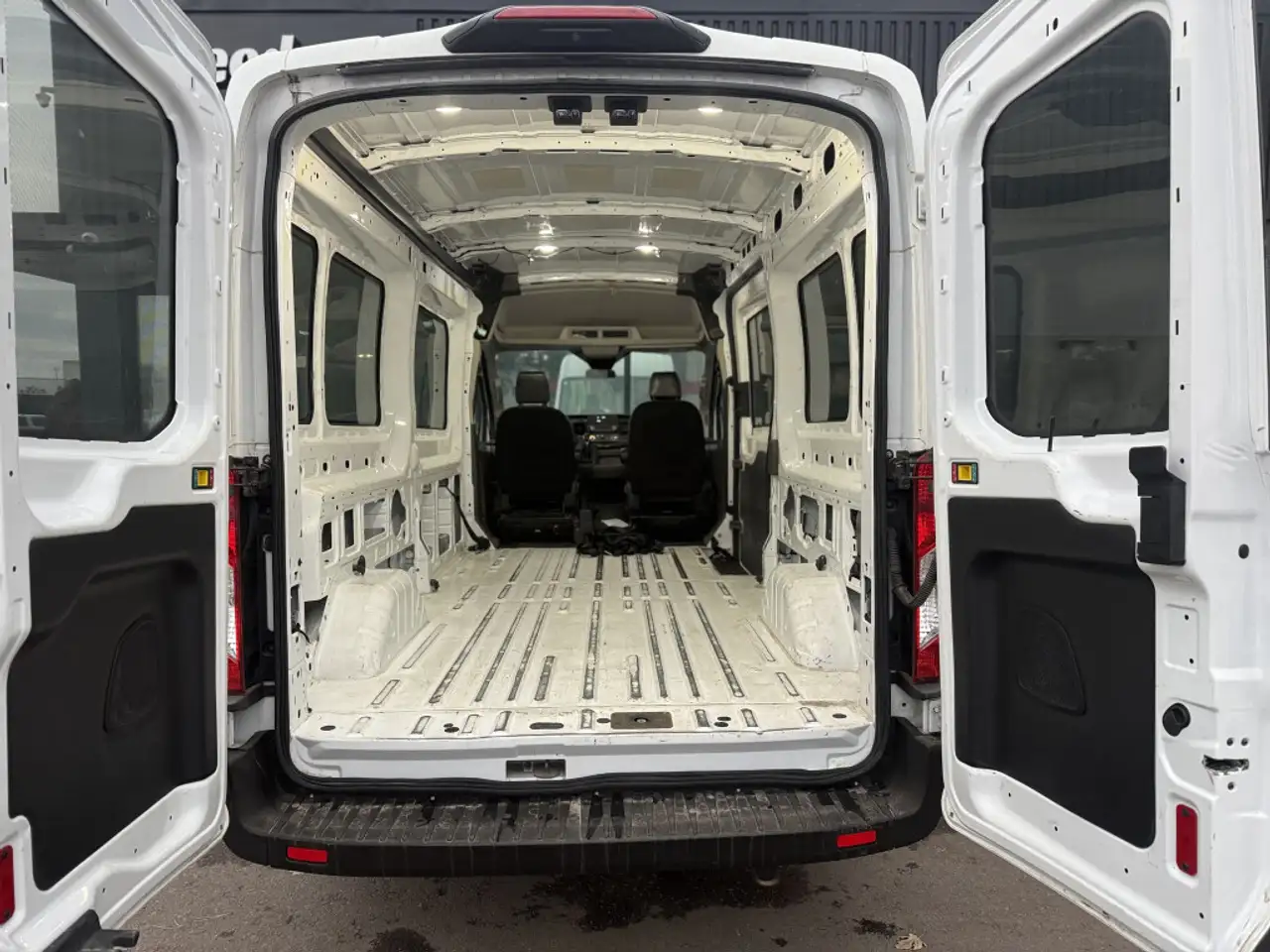 Ford Transit Cargo Van снимка Ford Transit Cargo Van