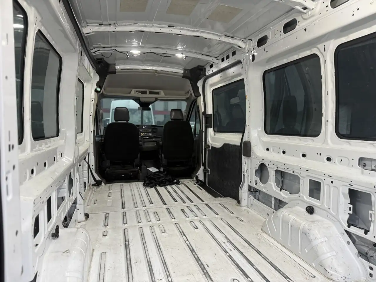 Ford Transit Cargo Van снимка Ford Transit Cargo Van