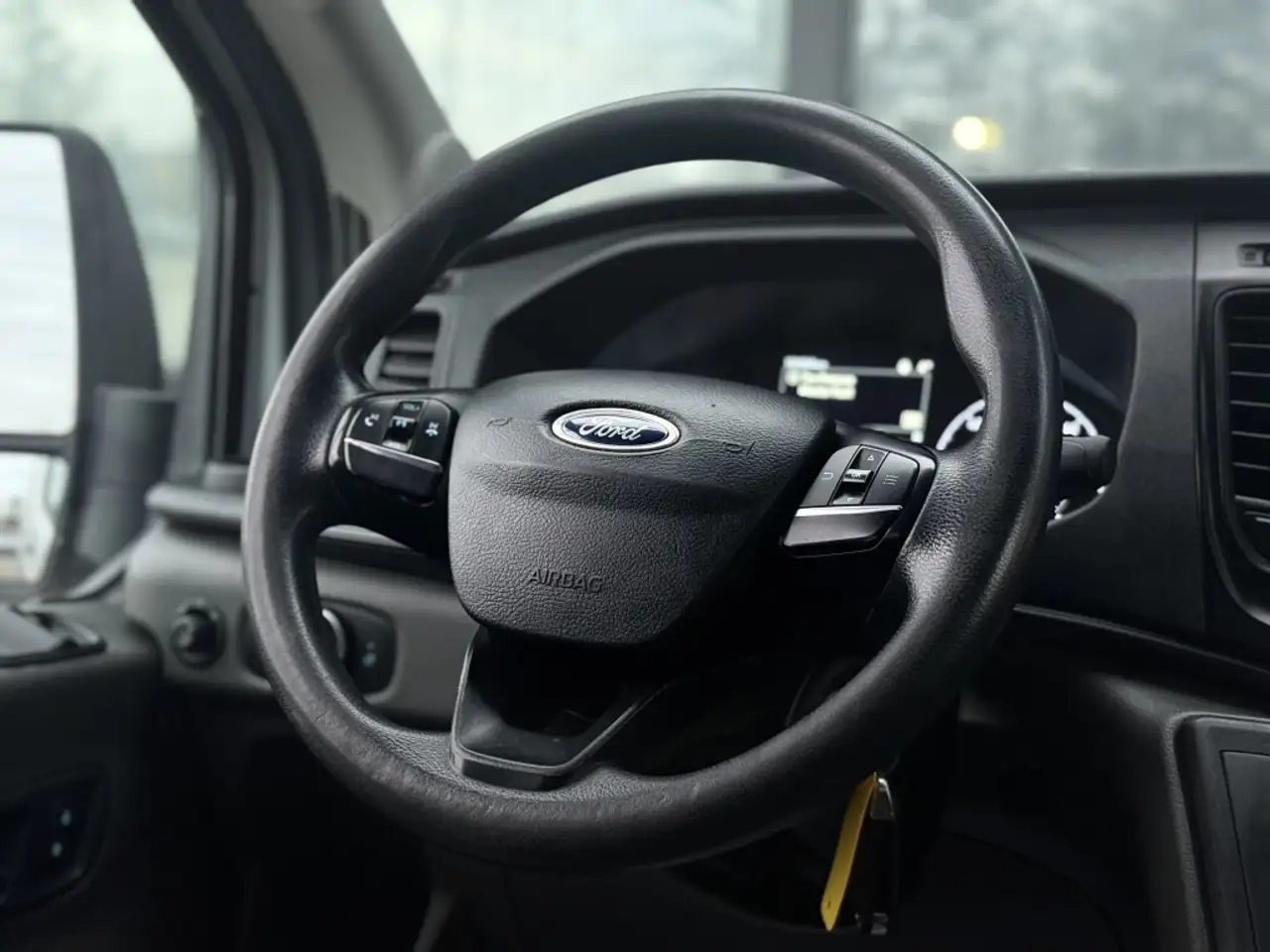 Ford Transit Cargo Van снимка Ford Transit Cargo Van