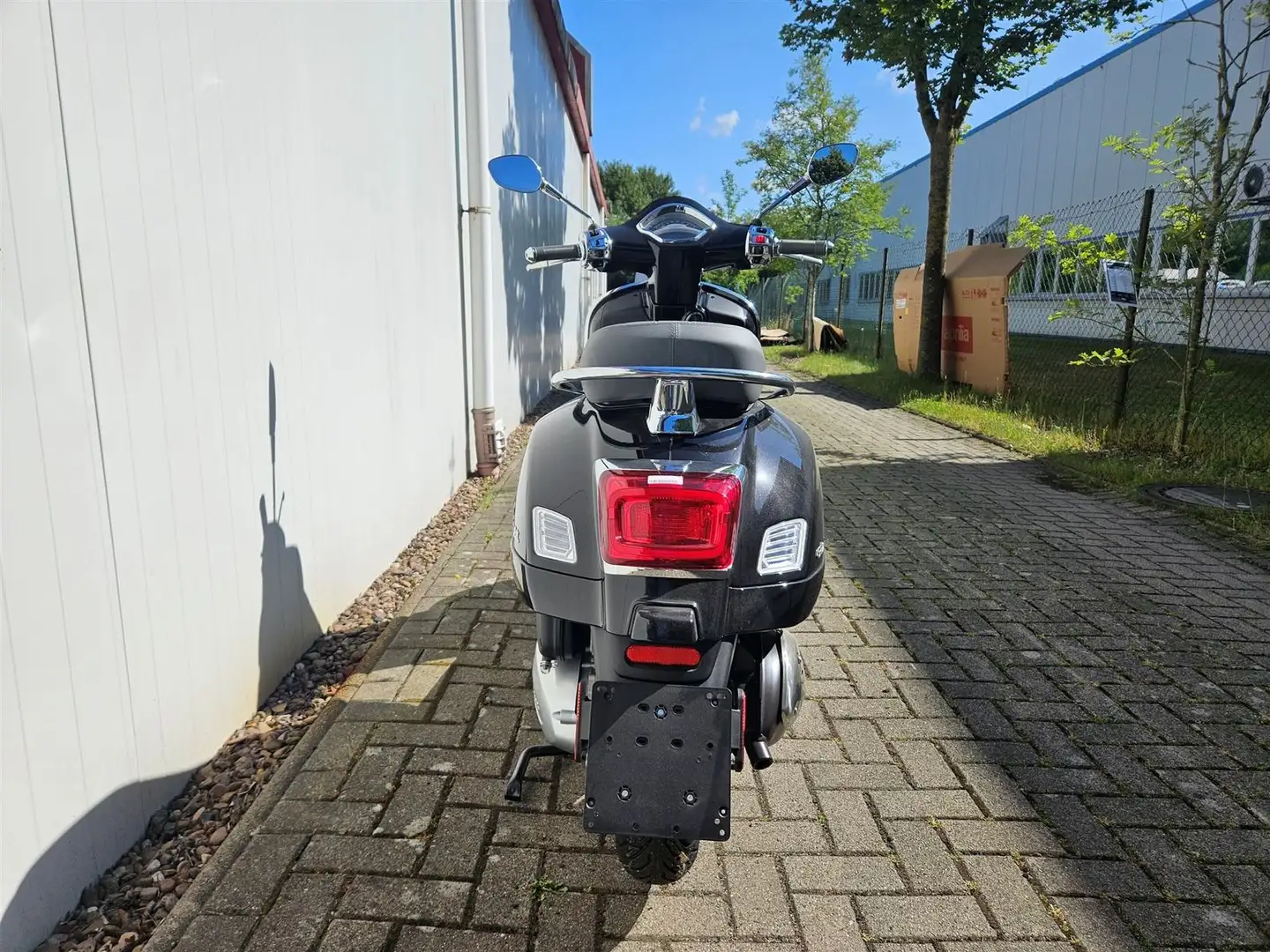 Vespa GTS 300 sofort lieferbar Black - 2