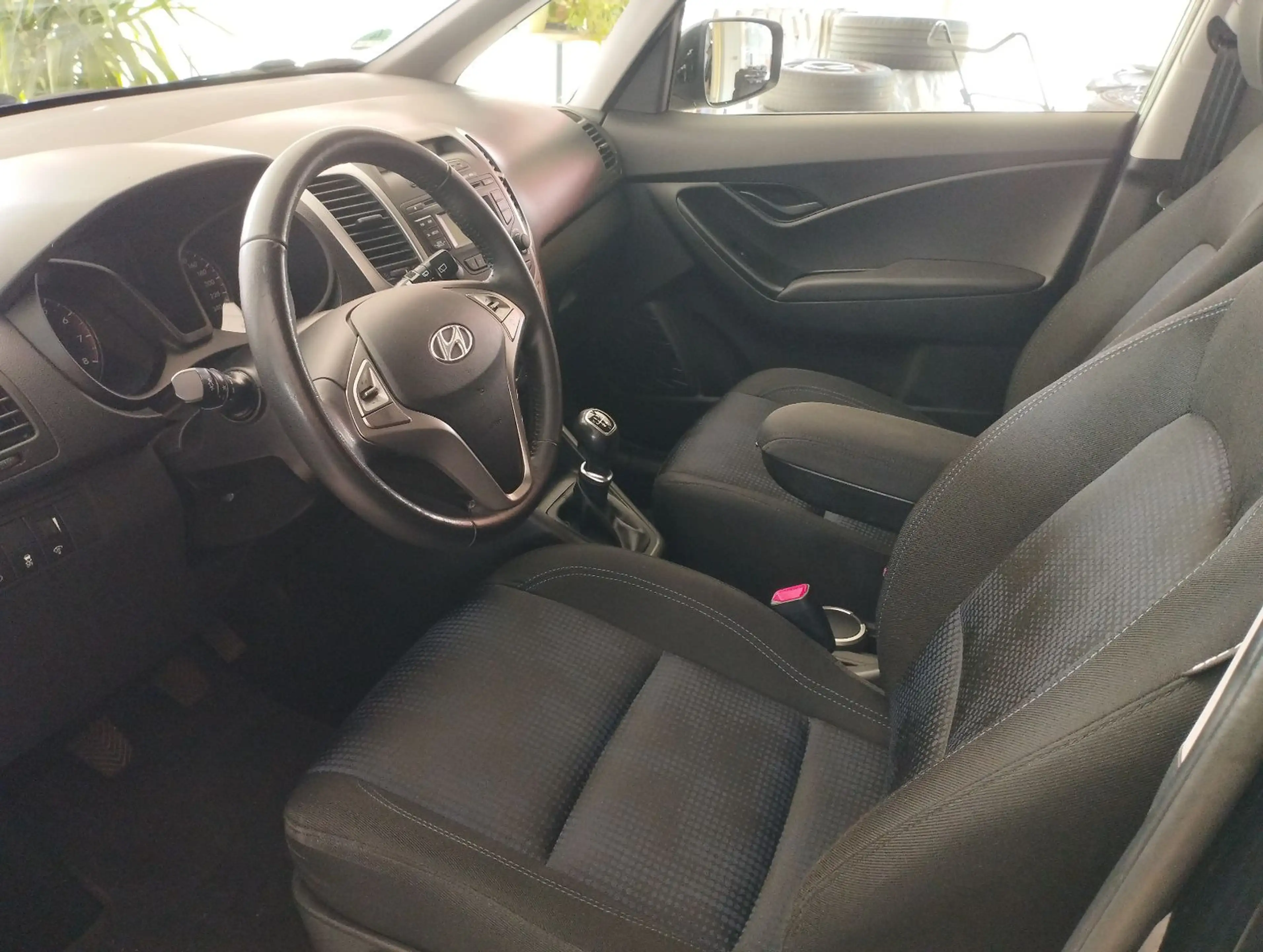 Hyundai iX20 Classic-20 Jahre-Klima-Sitzheizung-PDC — photo 9