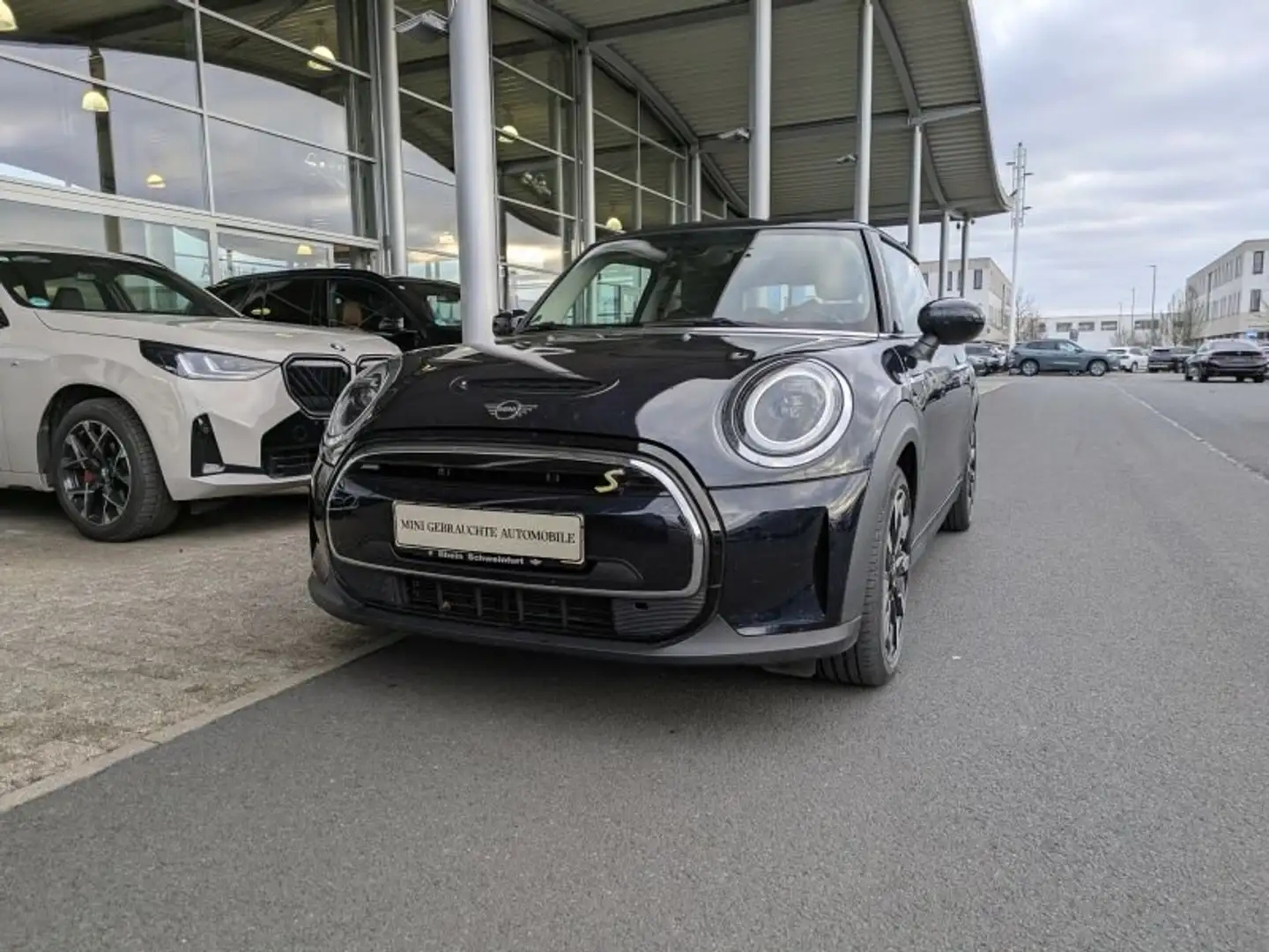 MINI Cooper SE 3-Türer LED. Navi. HeadUp. Glasdach. Schwarz - 2