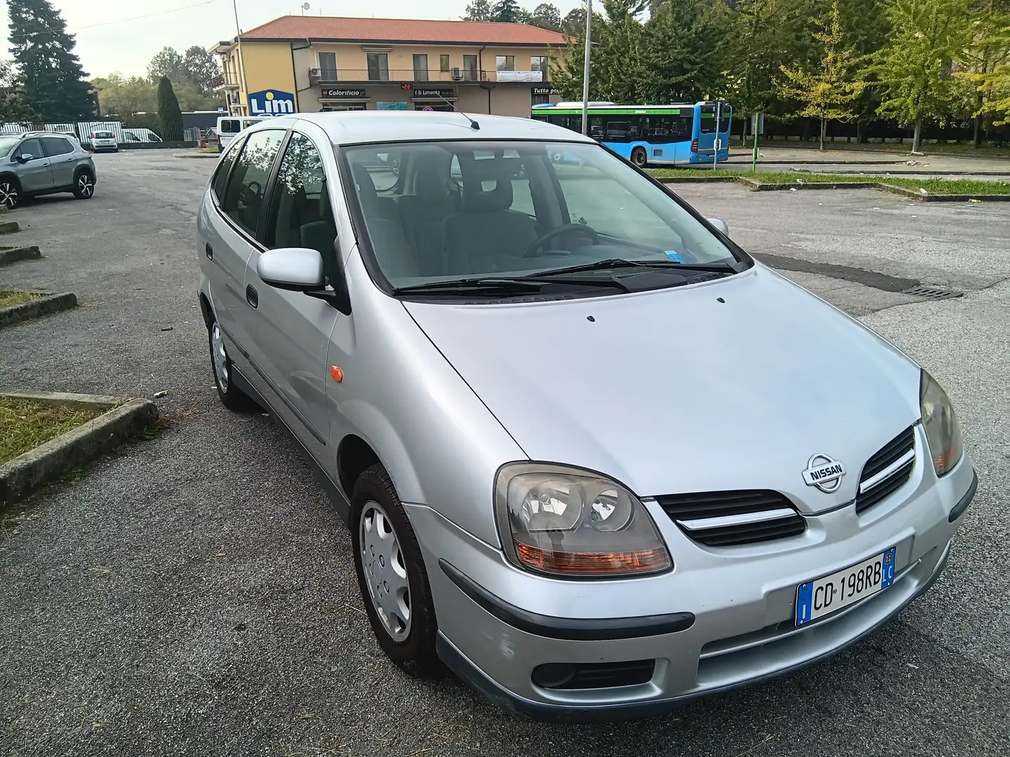 Nissan Almera Tino Grigio - 2