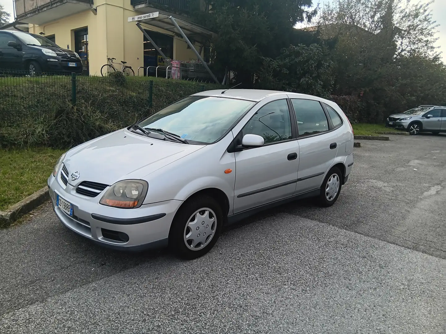 Nissan Almera Tino Grigio - 1
