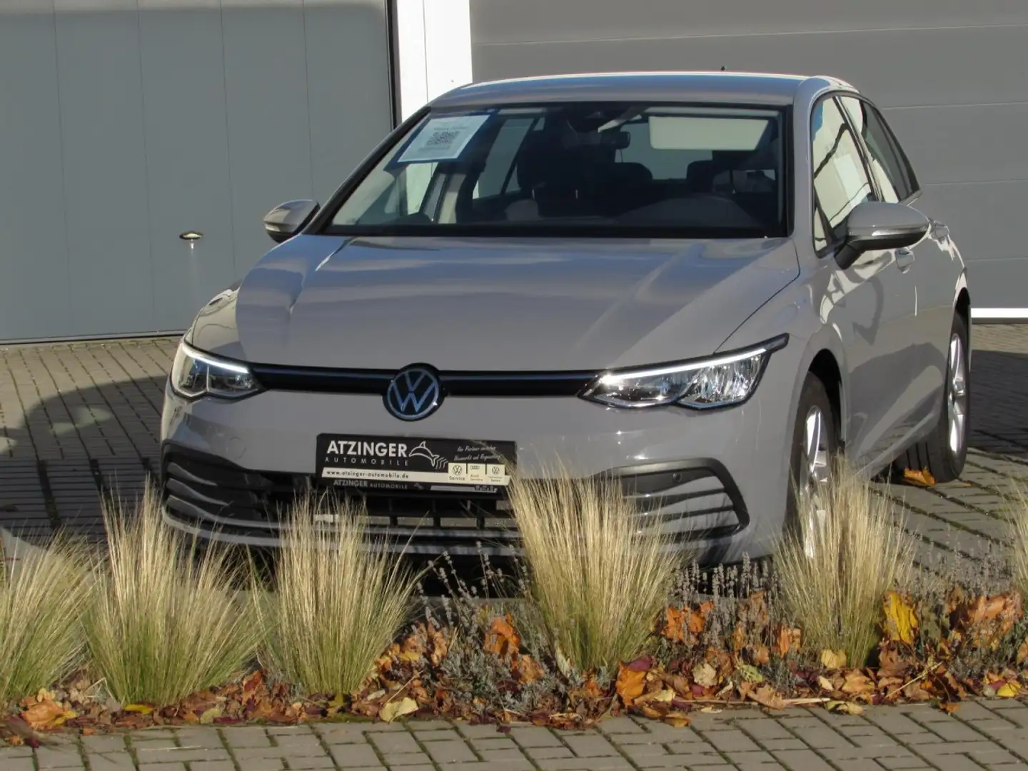 Volkswagen Golf 1,5l TSI AHK ACC Navi Klima Navi Einparkhilfe Grau - 2